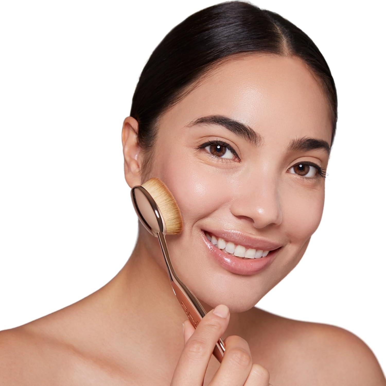 Brocha Ovalada Artis Elite ERGO7 | Maquillaje Líquido y Polvo