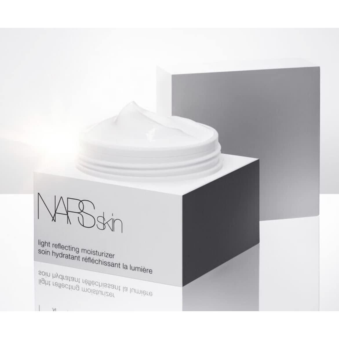 Hidratante Reflejante de Luz NARS 60h 209g Gel-Crema