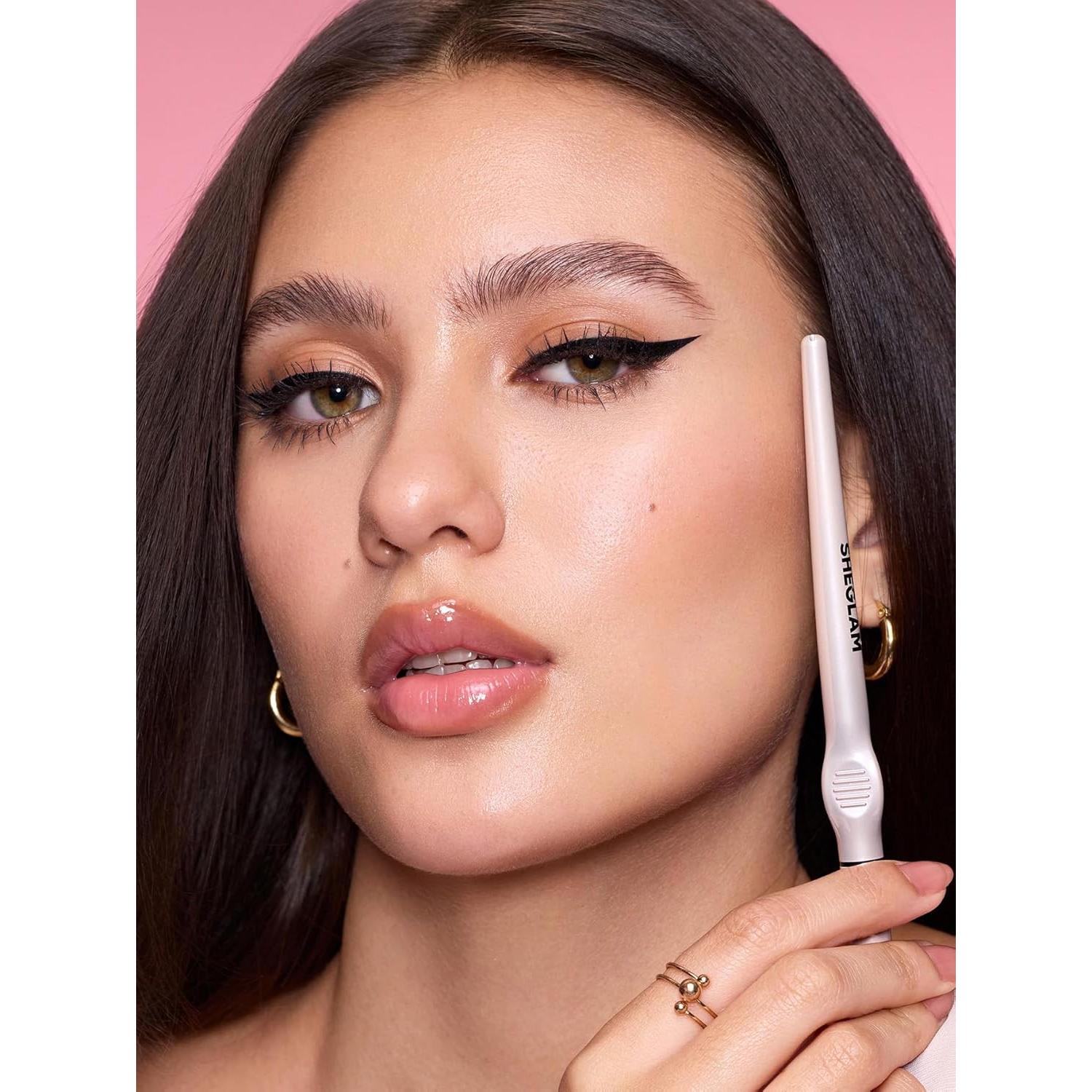 Delineador Líquido SHEGLAM Glide Control Negro Mate 15.29 cm