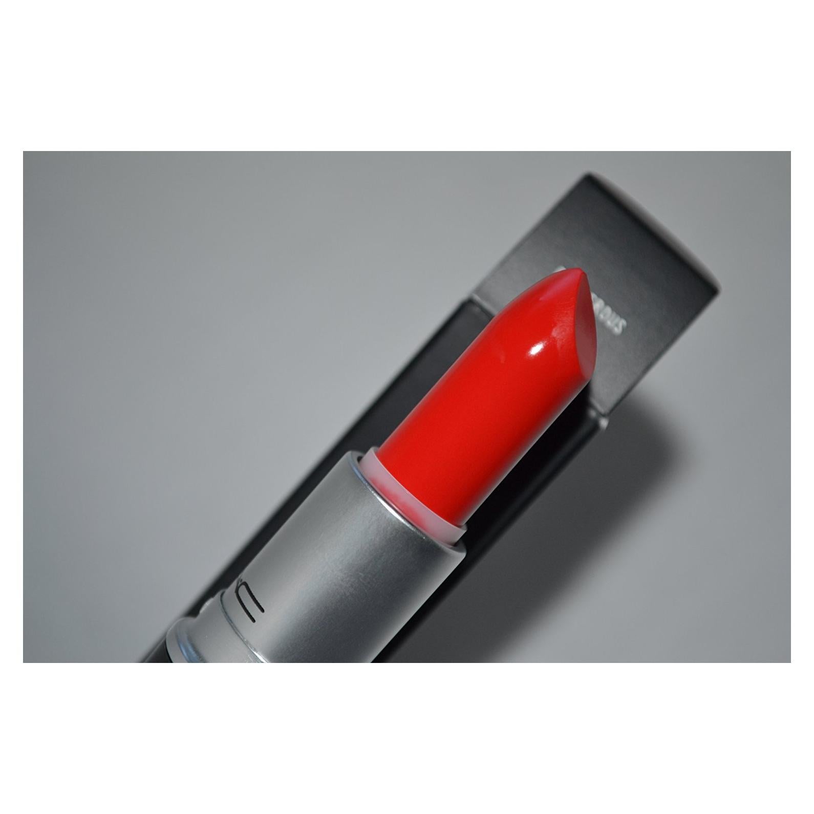 Labial Mate MAC Peligroso 9g - Color Intenso y Duradero