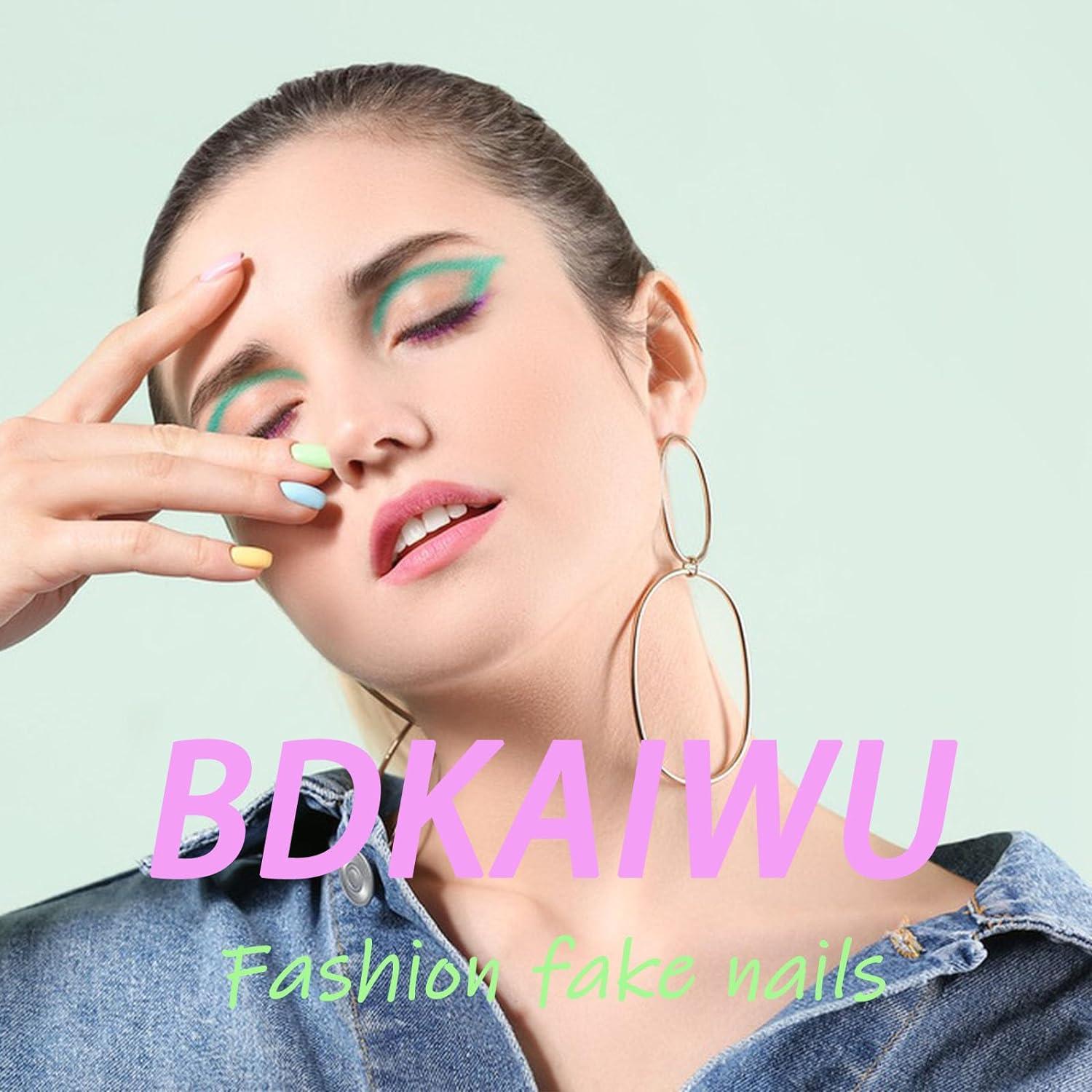 Uñas Postizas Cortas BDKAIWU Diseño Floral 30 Pcs