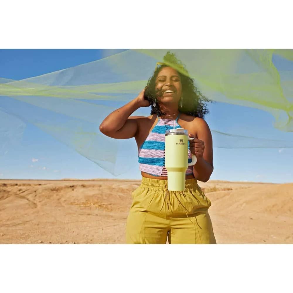 Tumbler STANLEY Quencher H2.0 1.18L Aislado Amarillo