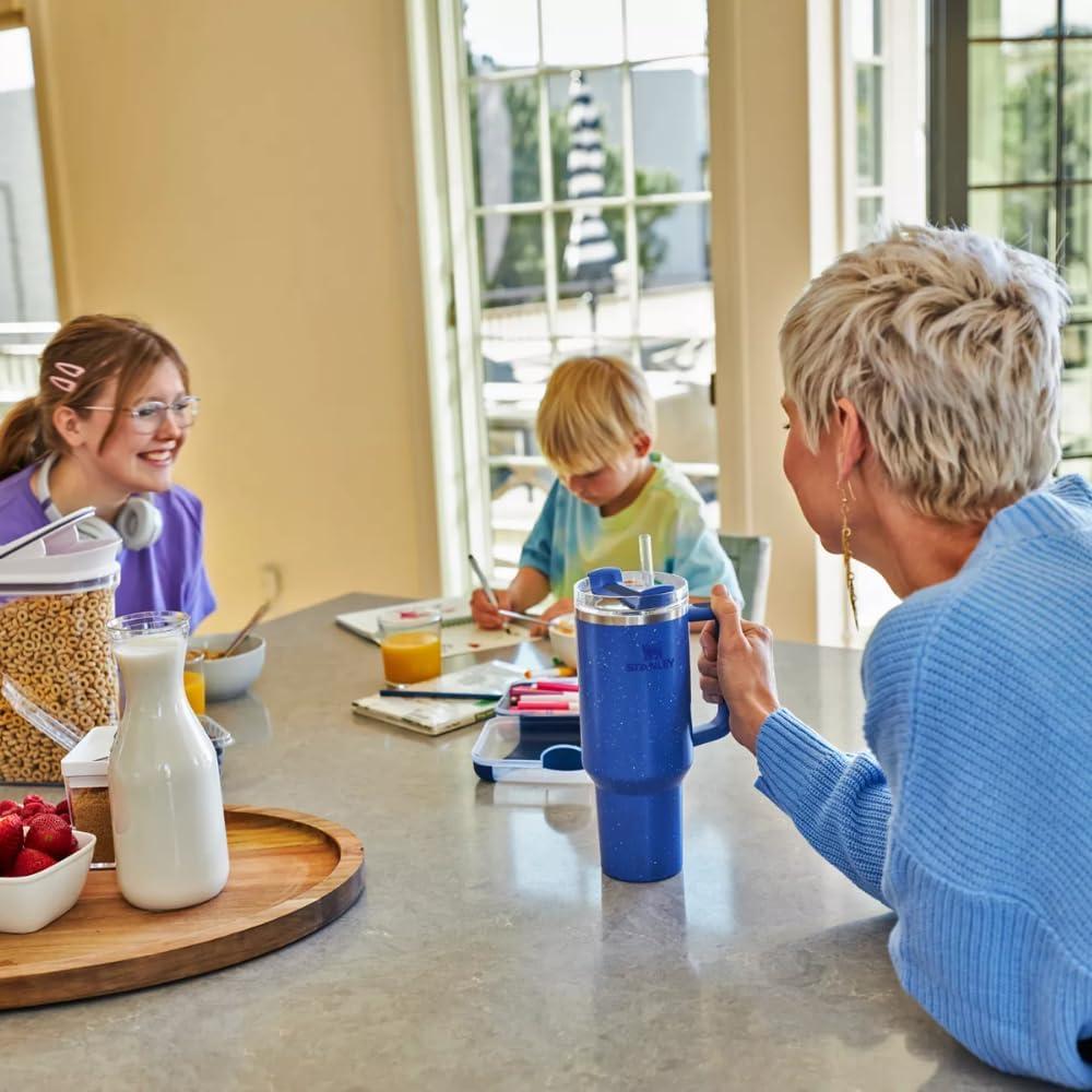 Taza Aislada Stanley Quencher H2.0 887ml con Tapa y Popote