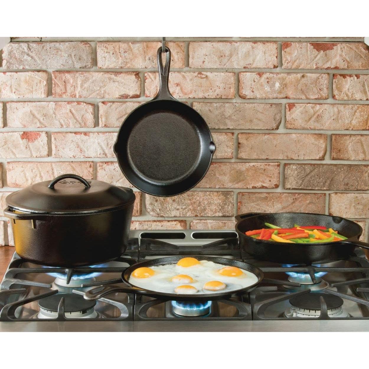 Sartén de Hierro Fundido Lodge 30 cm con Mango de Silicona Roja