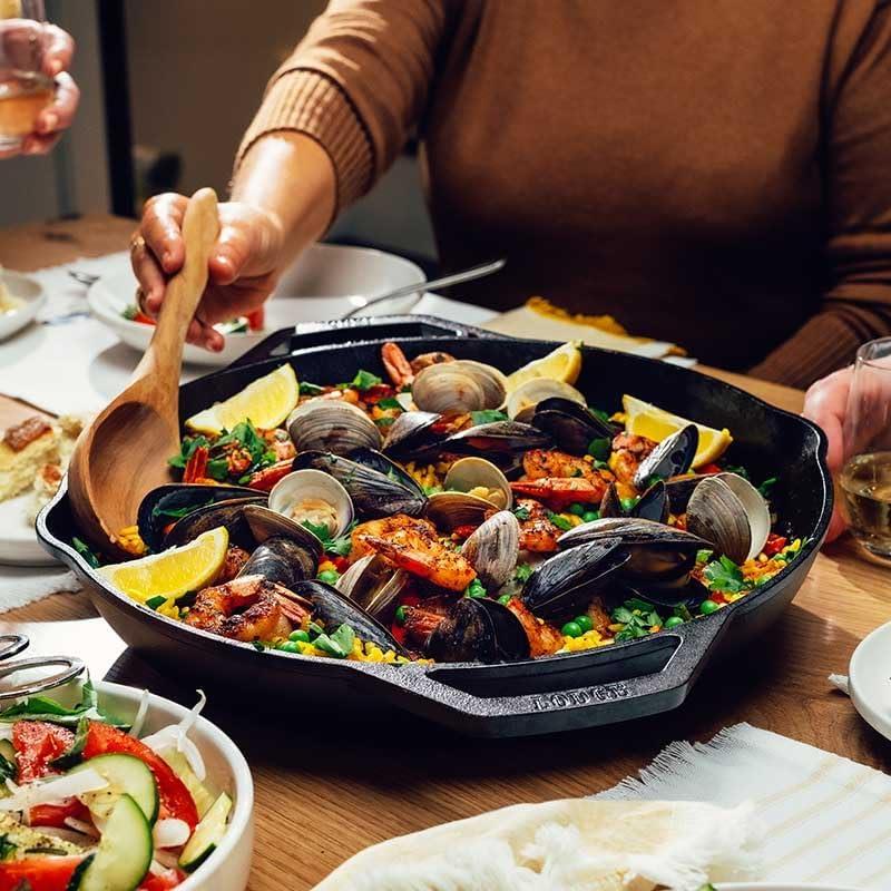 Sartén de Hierro Fundido Lodge 35.56 cm con Asas Duales