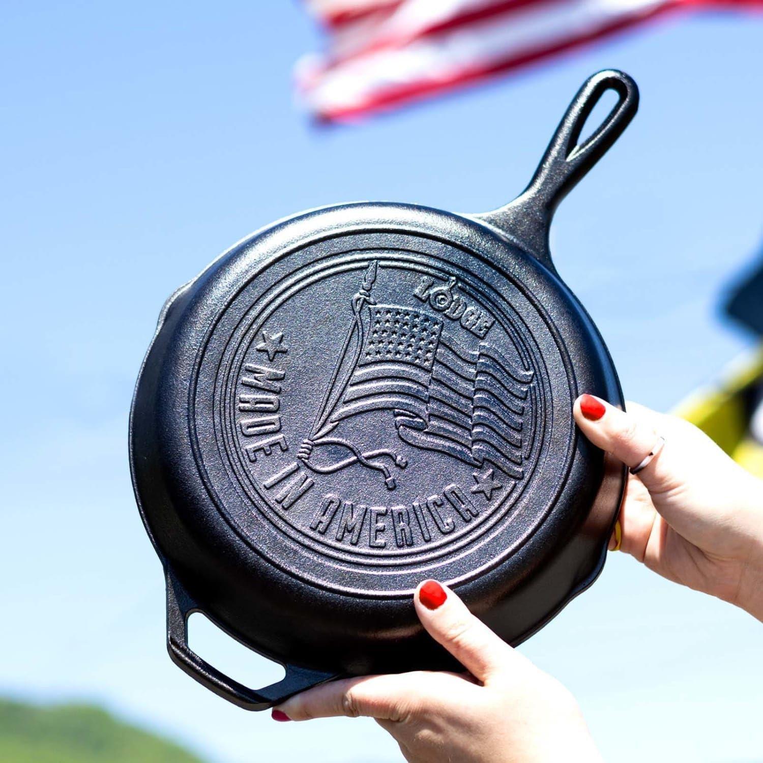 Sartén de Hierro Fundido Lodge 10.25" Bandera Americana