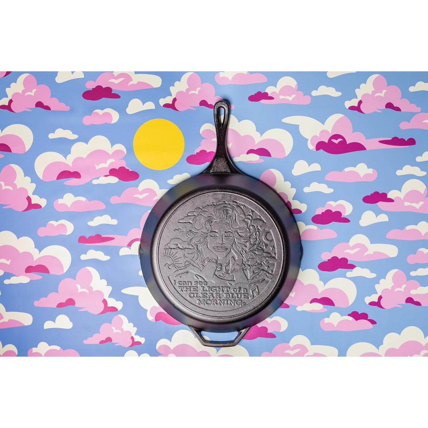 Sartén de Hierro Fundido Lodge 33.66 cm Dolly Parton Pre-Sazonada