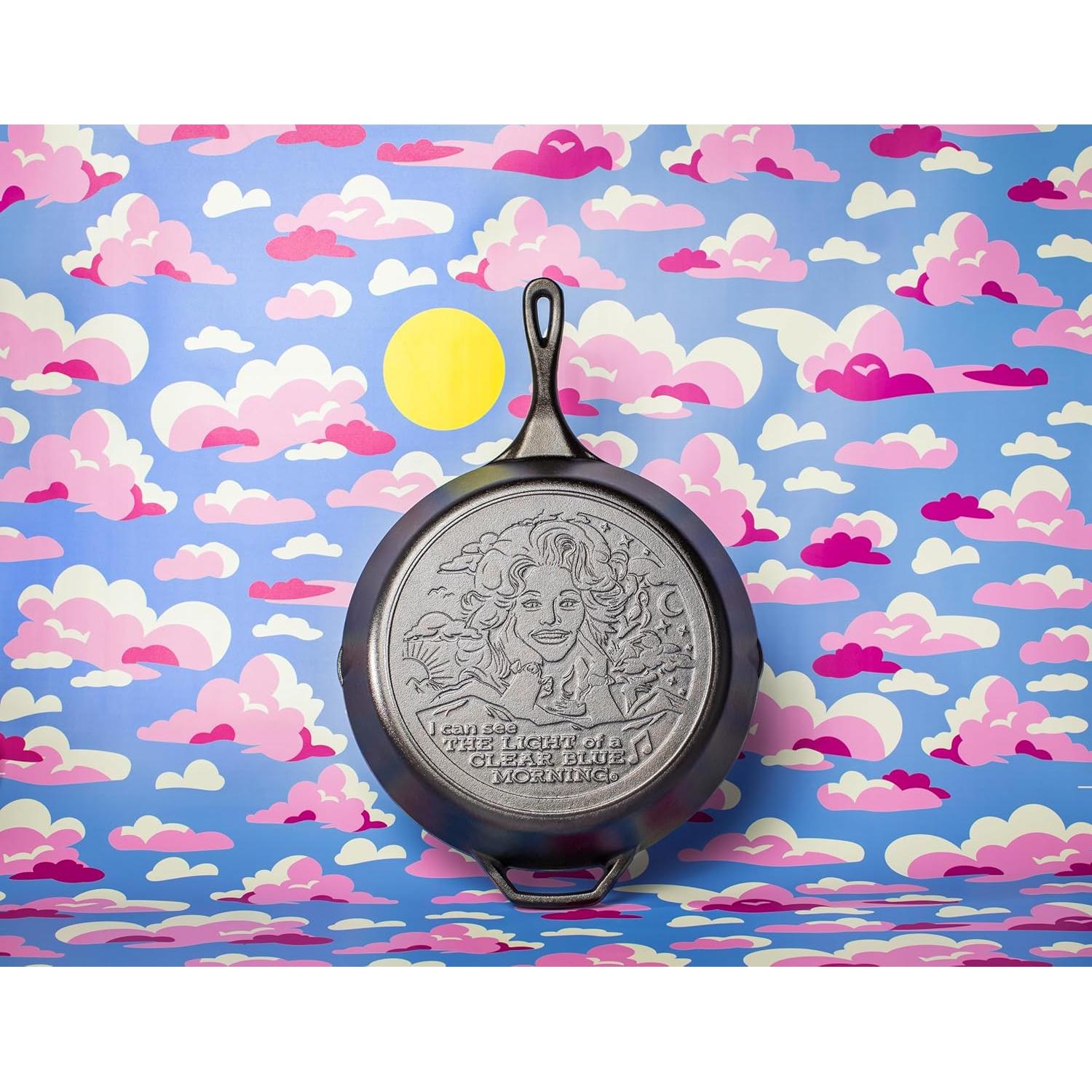 Sartén de Hierro Fundido Lodge 33.66 cm Dolly Parton Pre-Sazonada