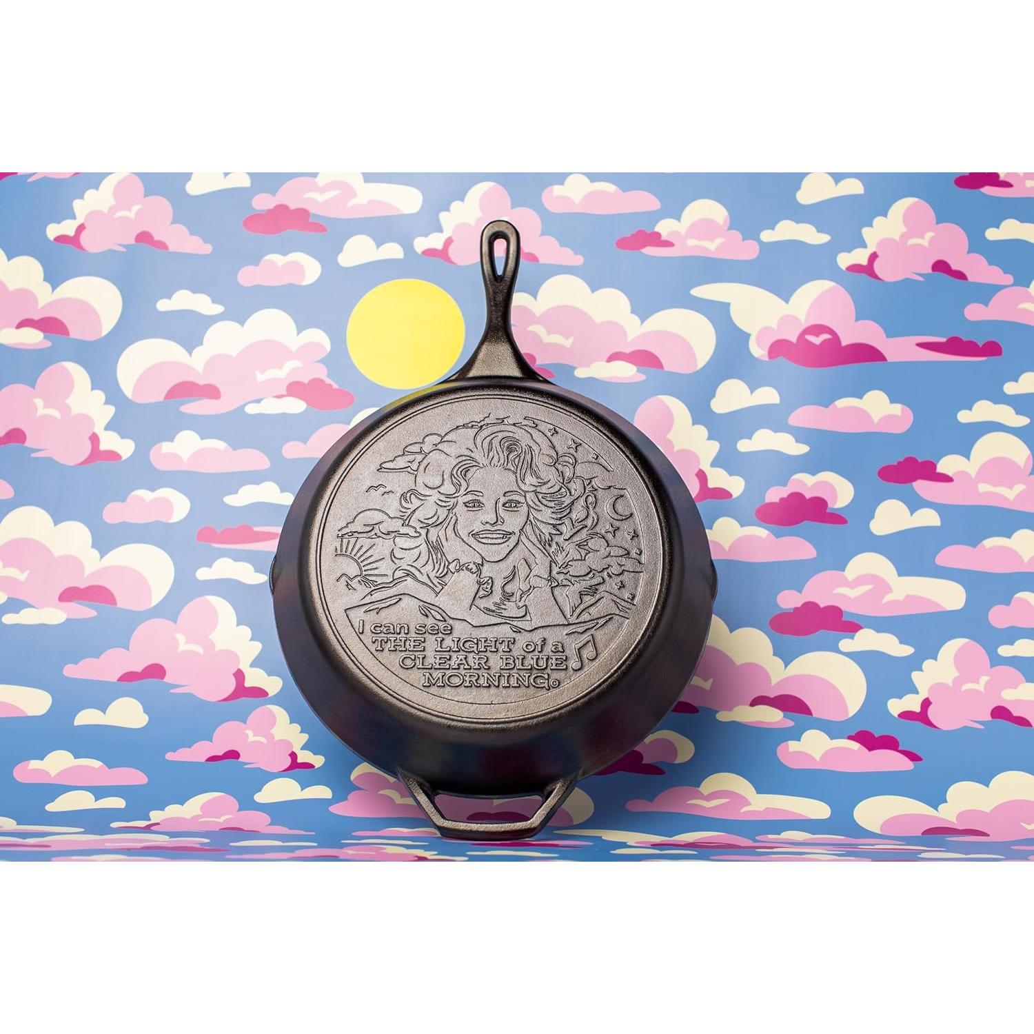 Sartén de Hierro Fundido Lodge 33.66 cm Dolly Parton Pre-Sazonada