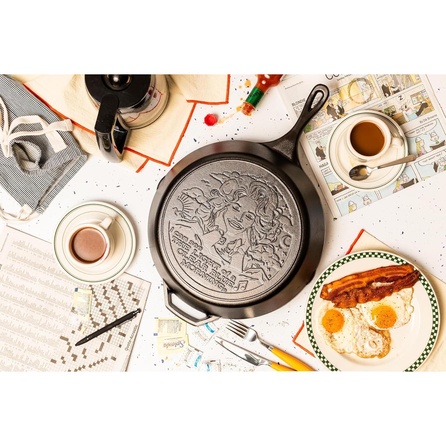 Sartén de Hierro Fundido Lodge 33.66 cm Dolly Parton Pre-Sazonada