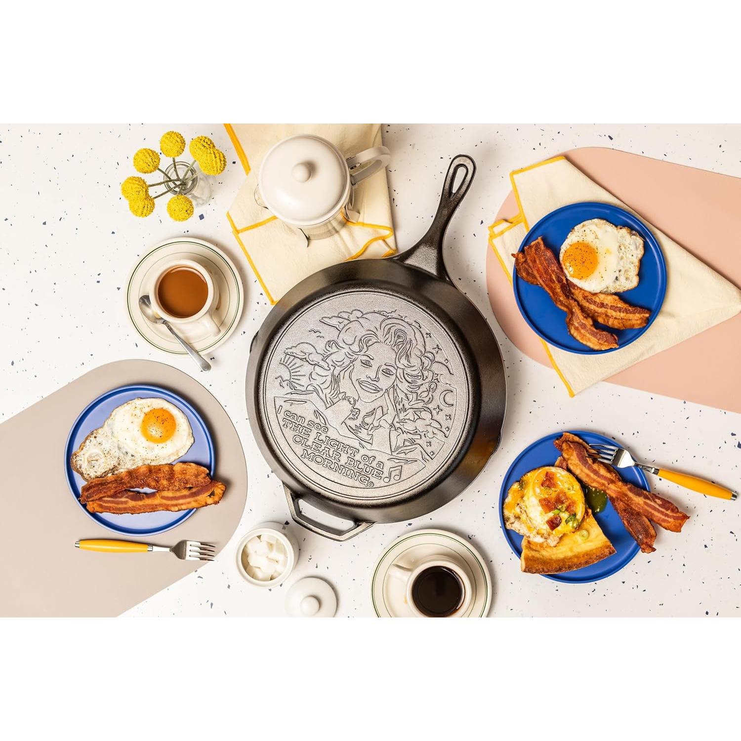 Sartén de Hierro Fundido Lodge 33.66 cm Dolly Parton Pre-Sazonada