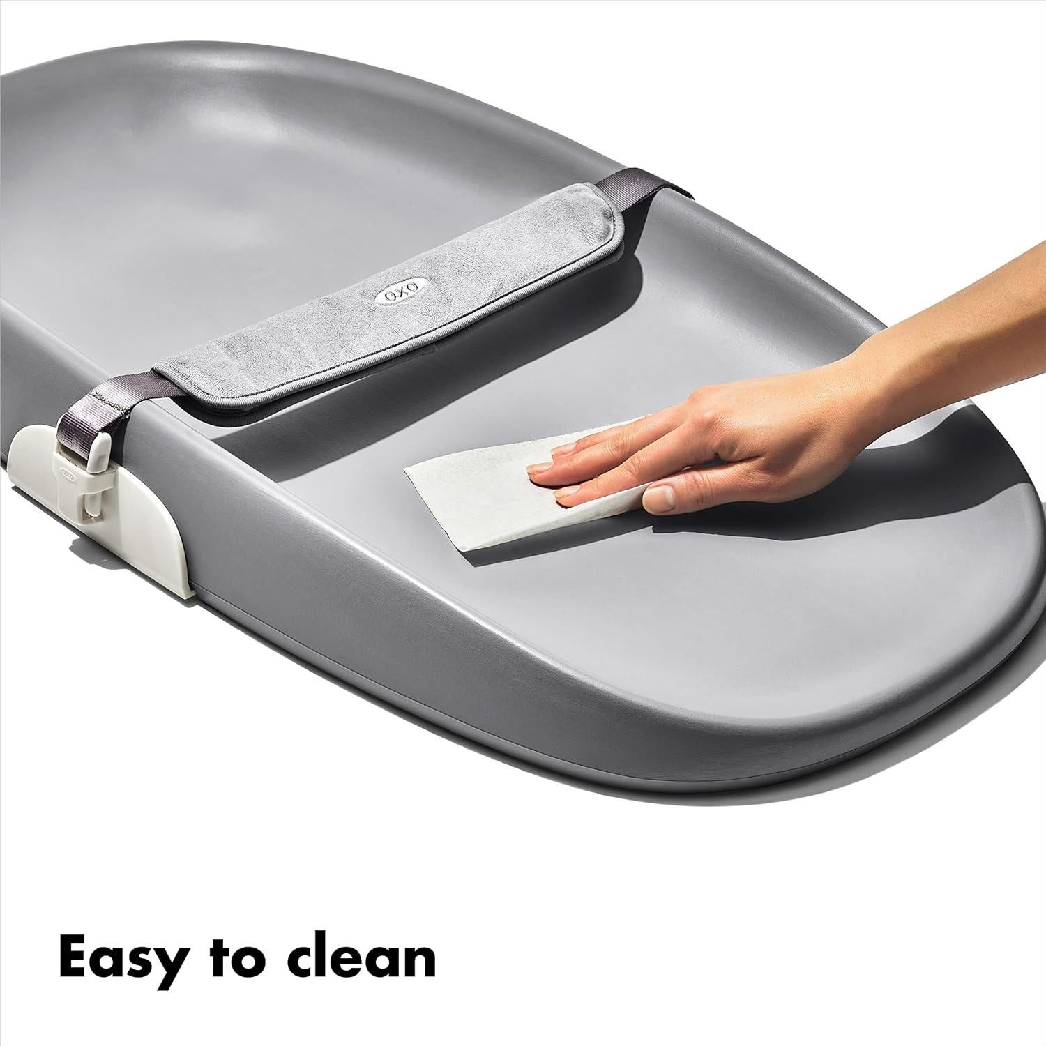 Cambiador OXO Tot con Cinturón Ajustable y Cojín Suave