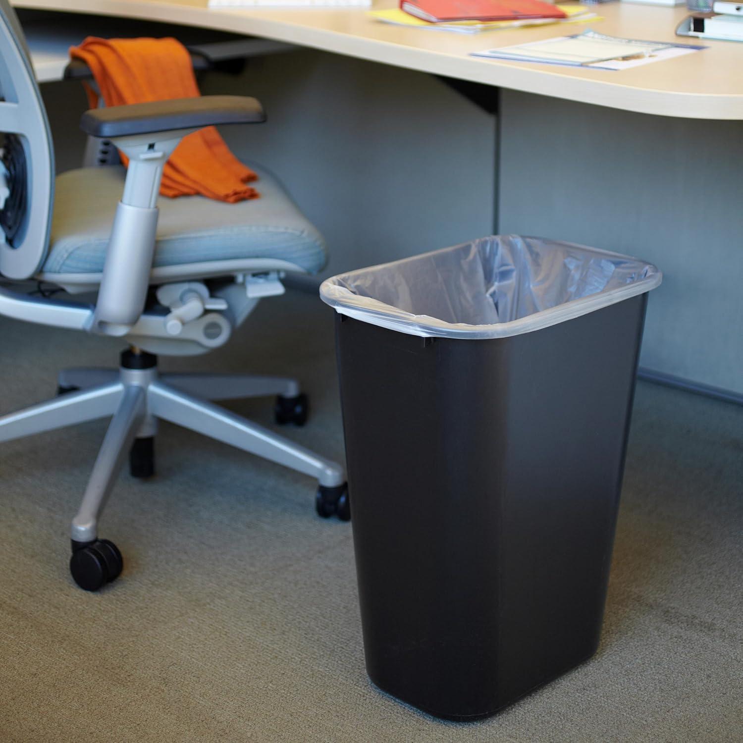 Contenedor de Basura Rubbermaid 38.8L Negro Apilable