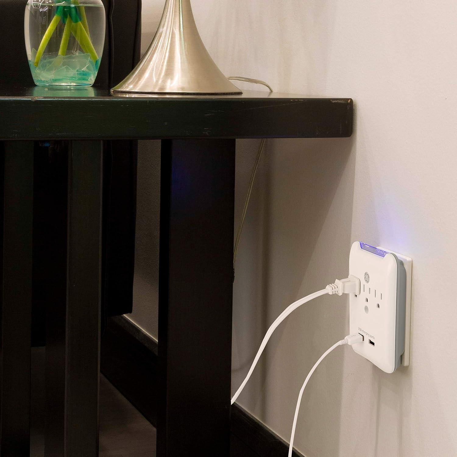 Extensor de 3 Salidas y 2 USB GE 33646, Protector de Sobretensión