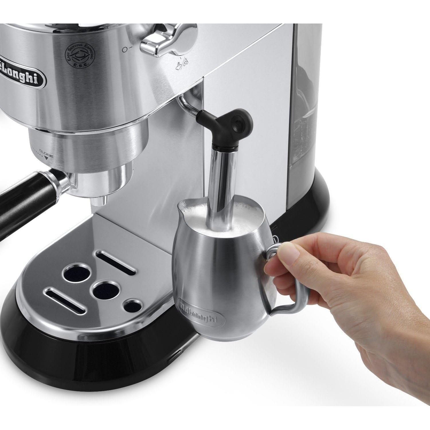 Máquina de Espresso De'Longhi EC680M + Prensador DLSC058