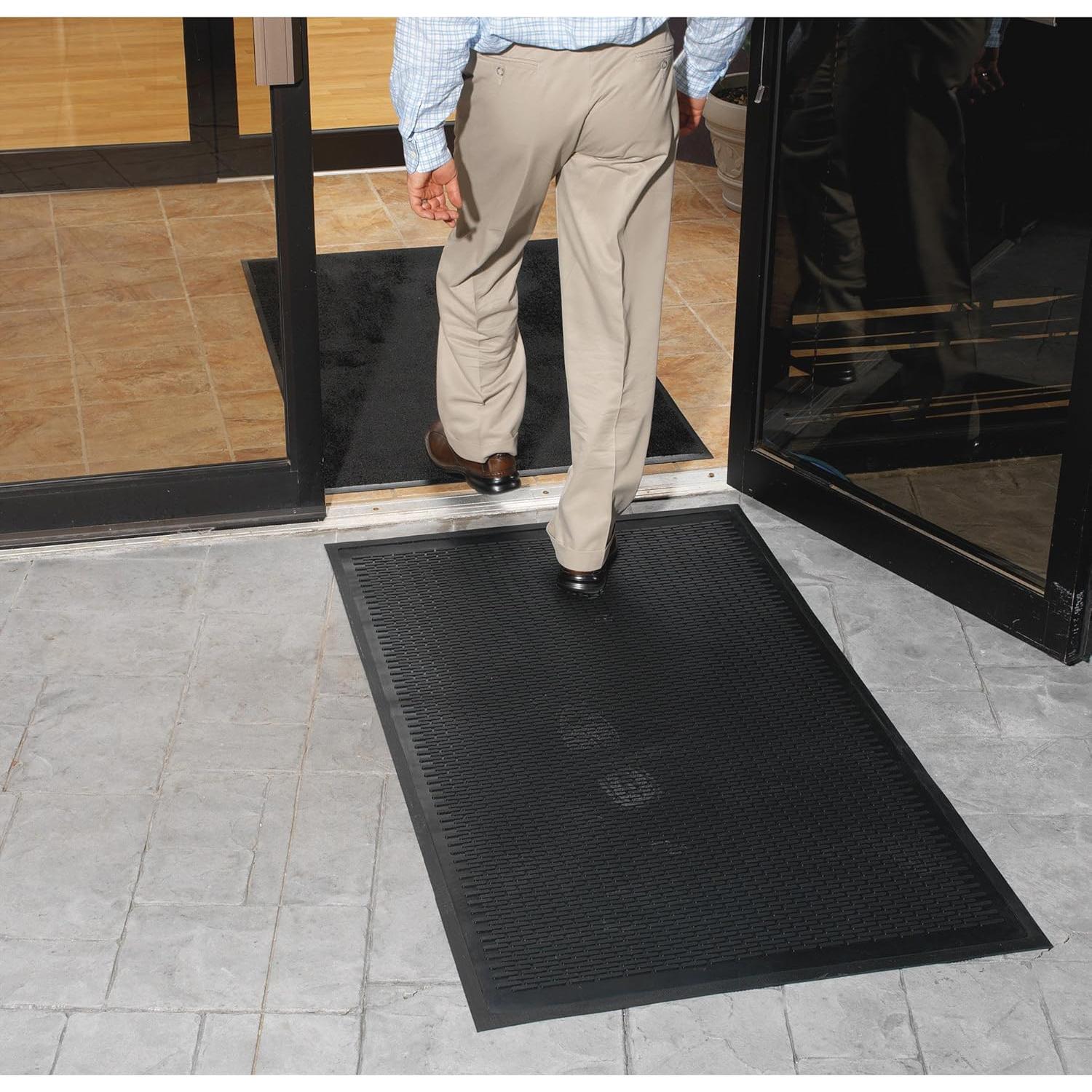 Alfombra Raspador Exterior Genuine Joe Negra 152.4x91.4 cm