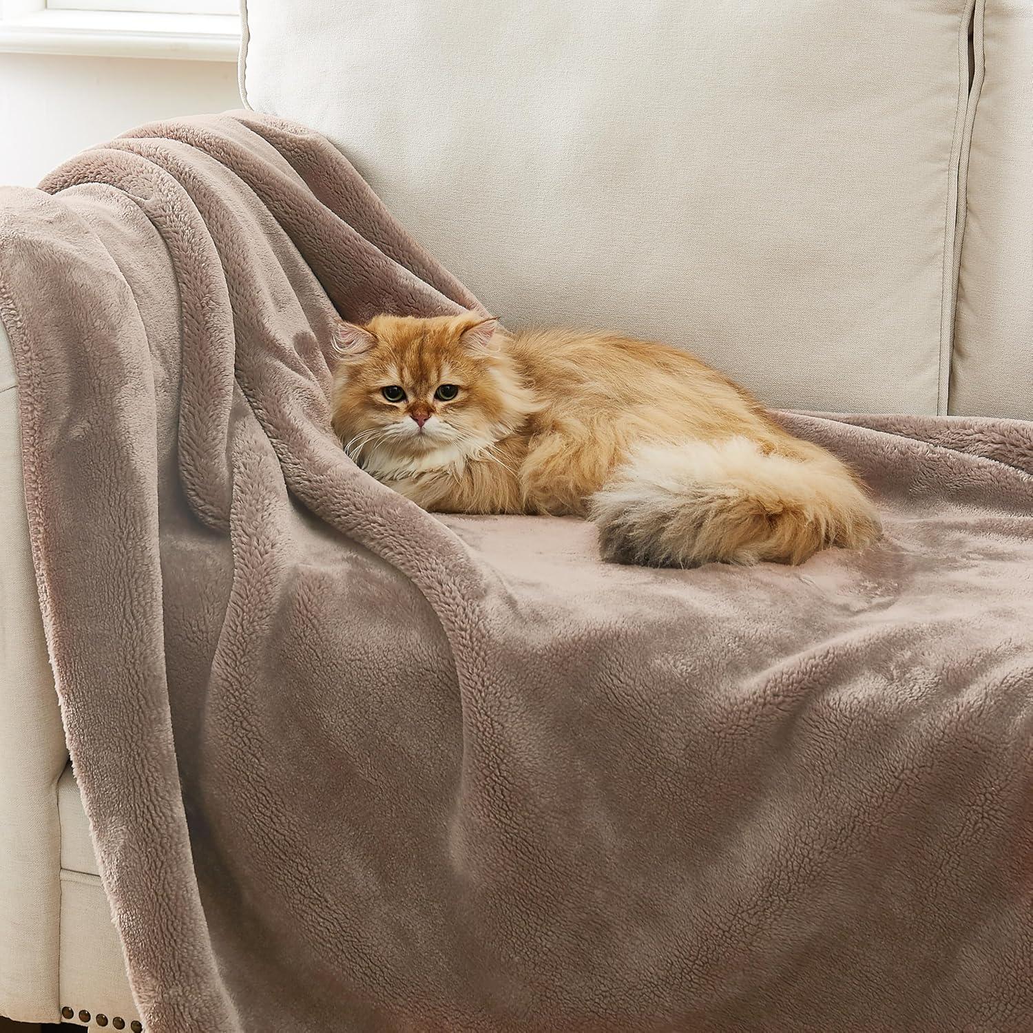 Manta de felpa UGG Whitecap Plush marrón 127x177 cm lavable