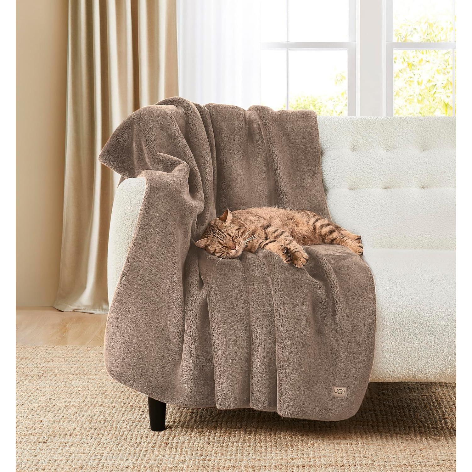 Manta de felpa UGG Whitecap Plush marrón 127x177 cm lavable