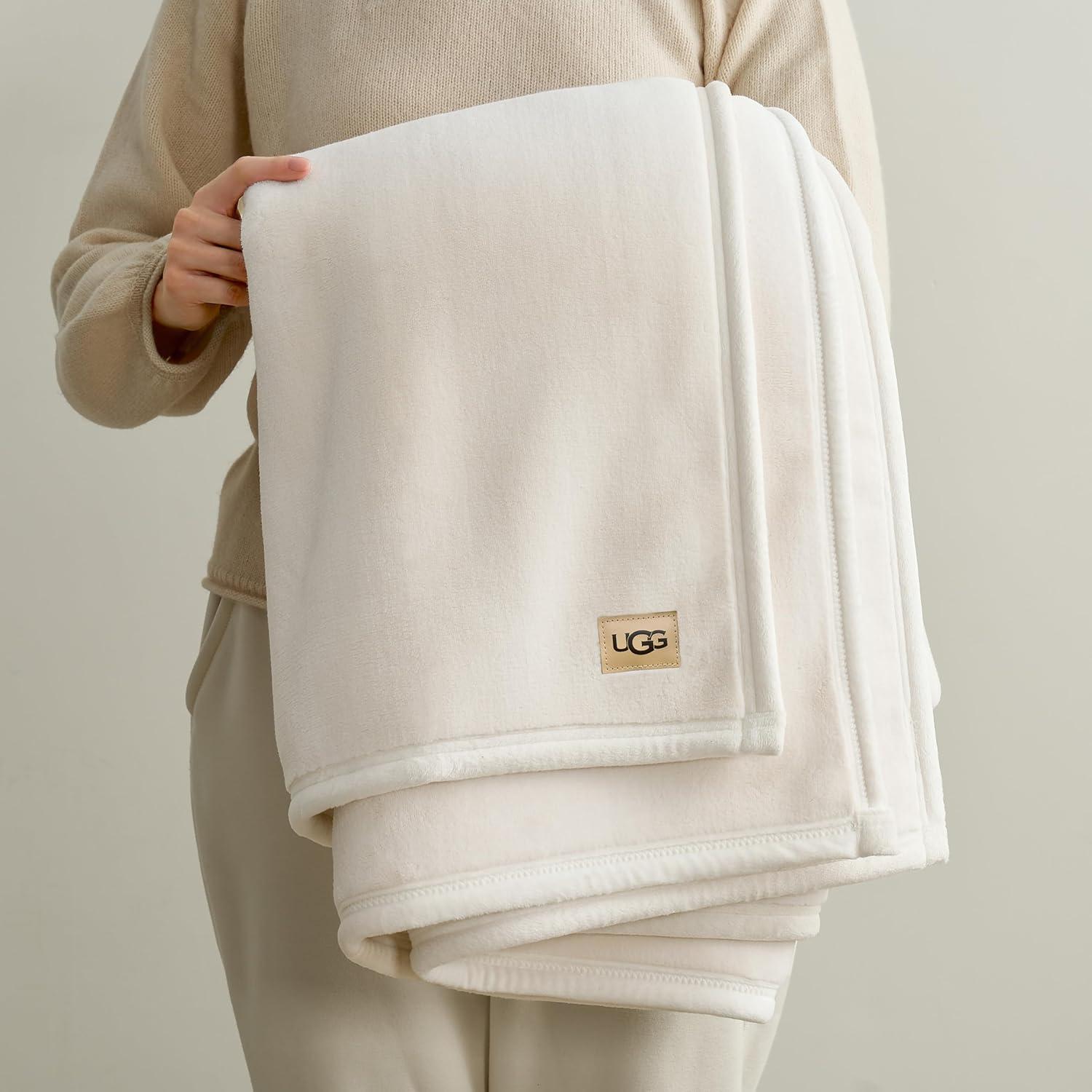 Manta UGG Coco Plush 127x178 cm - Forro Polar Suave Blanca