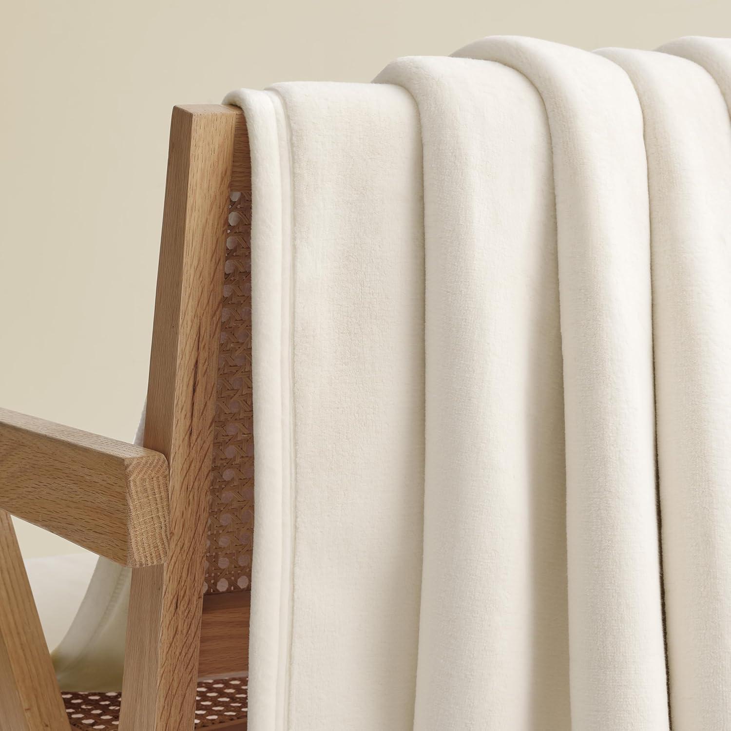 Manta UGG Coco Plush 127x178 cm - Forro Polar Suave Blanca