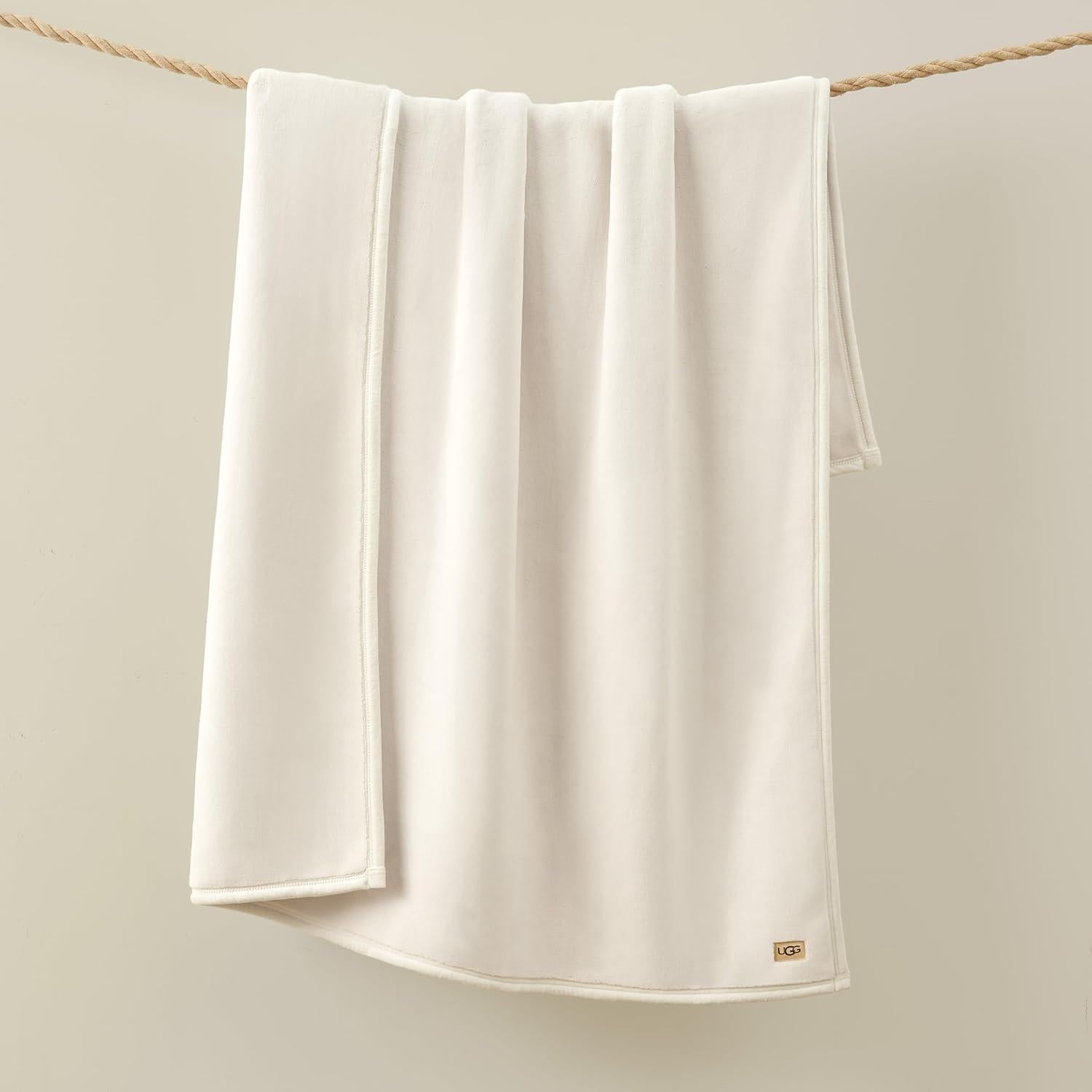 Manta UGG Coco Plush 127x178 cm - Forro Polar Suave Blanca