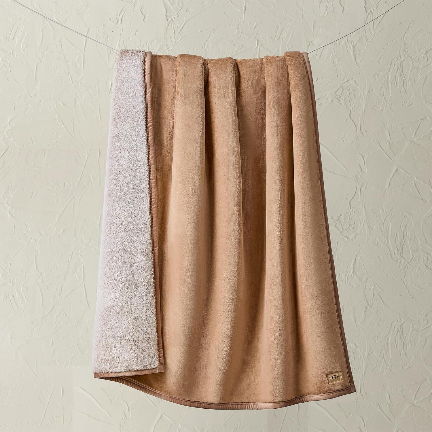 Manta UGG Salt Creek 127x178 cm Pelaje Sintético Sandalwood