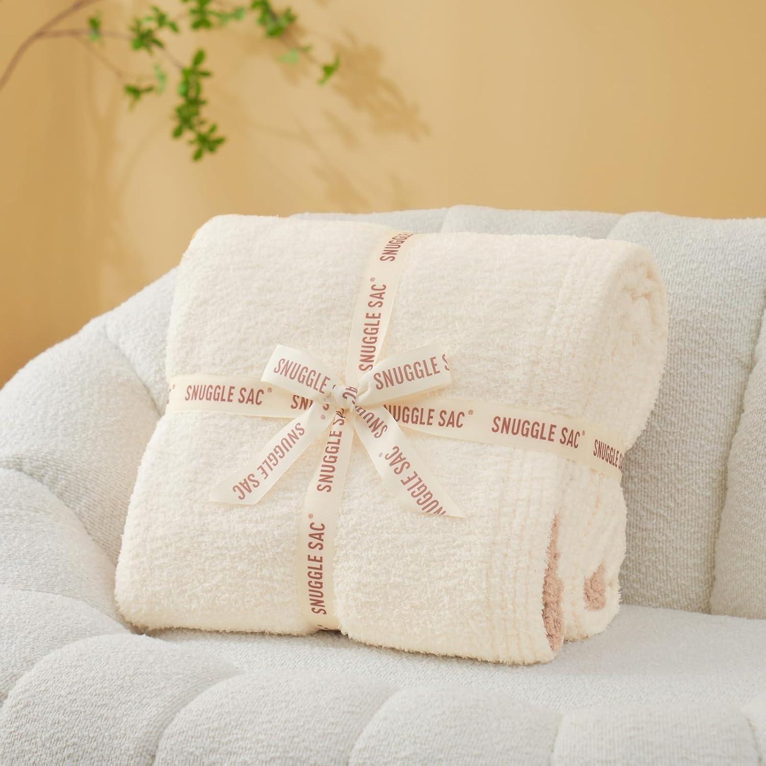 Manta Snuggle Sac Microfibra 127x152 cm Color Crema