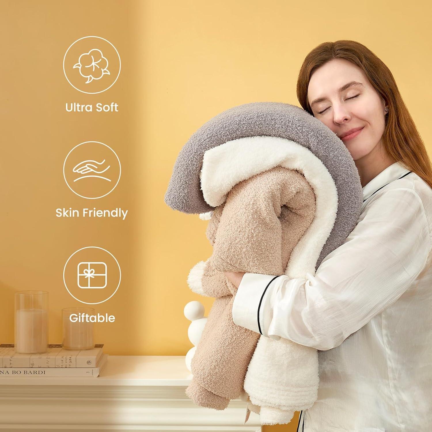 Manta Snuggle Sac Microfibra 127x152 cm Color Crema