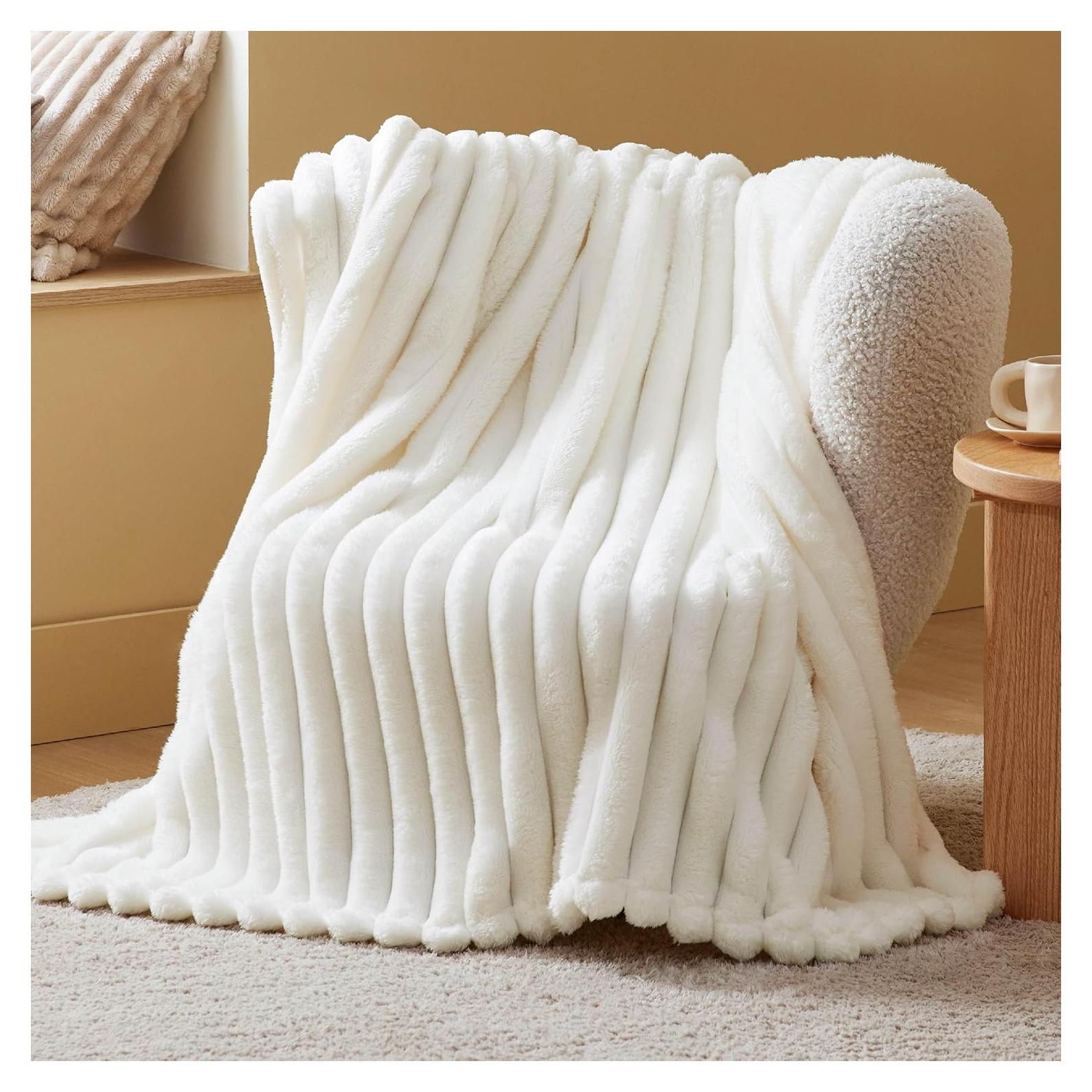 Manta de Tiro Blanca Bedsure 127x152 cm Suave y Ligera