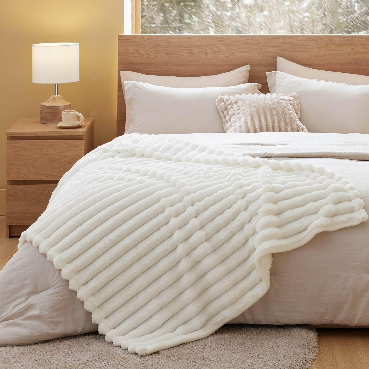 Manta de Tiro Blanca Bedsure 127x152 cm Suave y Ligera