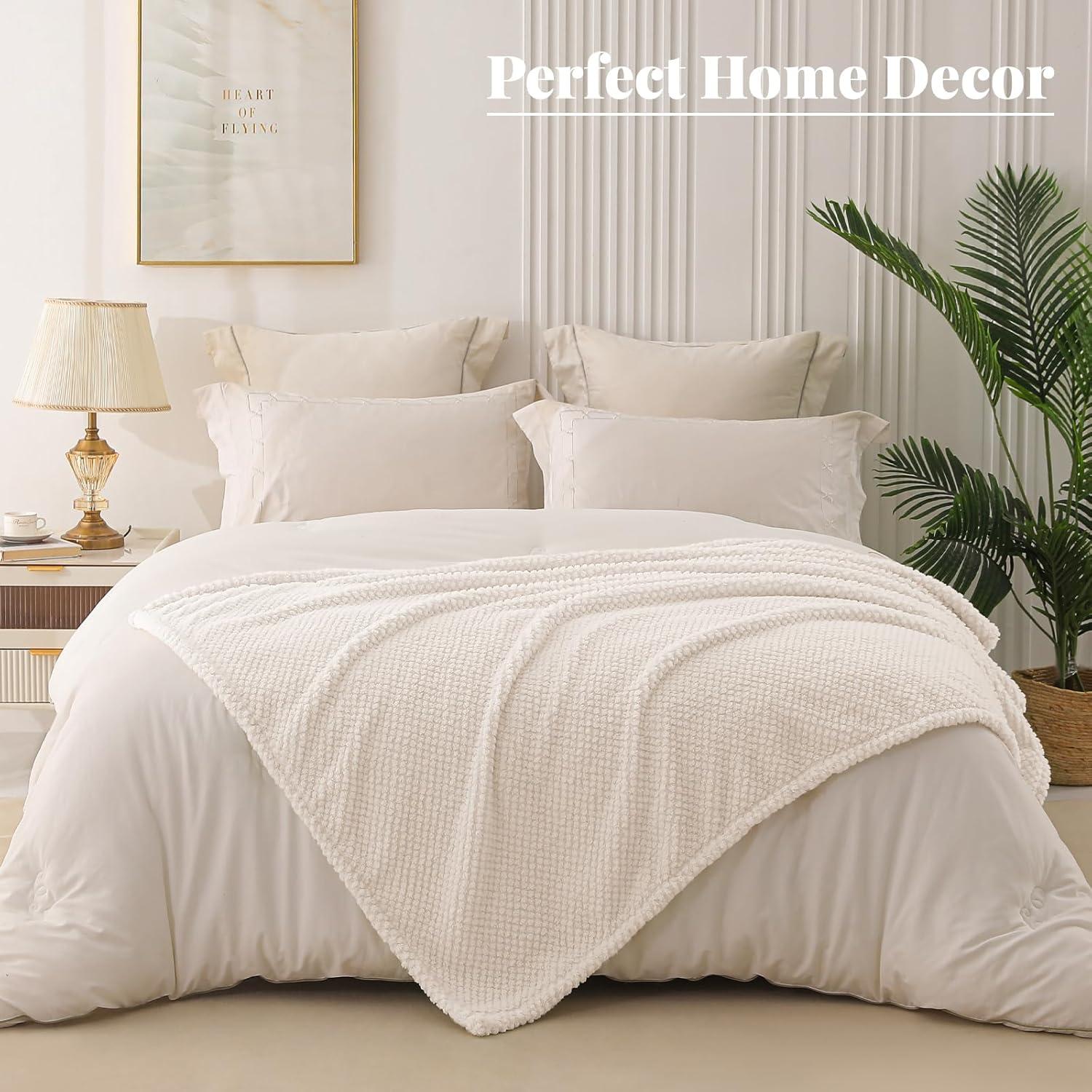 Manta de Forro Flotilla de Ballenas 127x178 cm Color Marfil