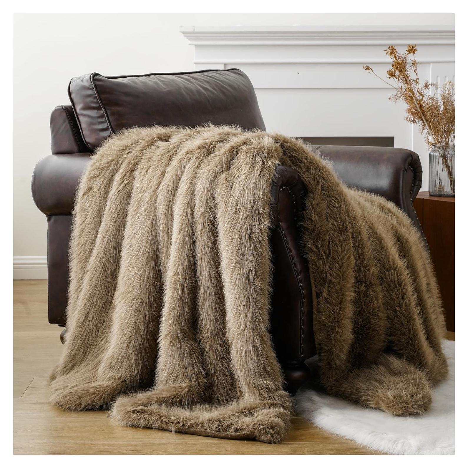 Manta de Piel Sintética BATTILO HOME 127x152cm Taupe