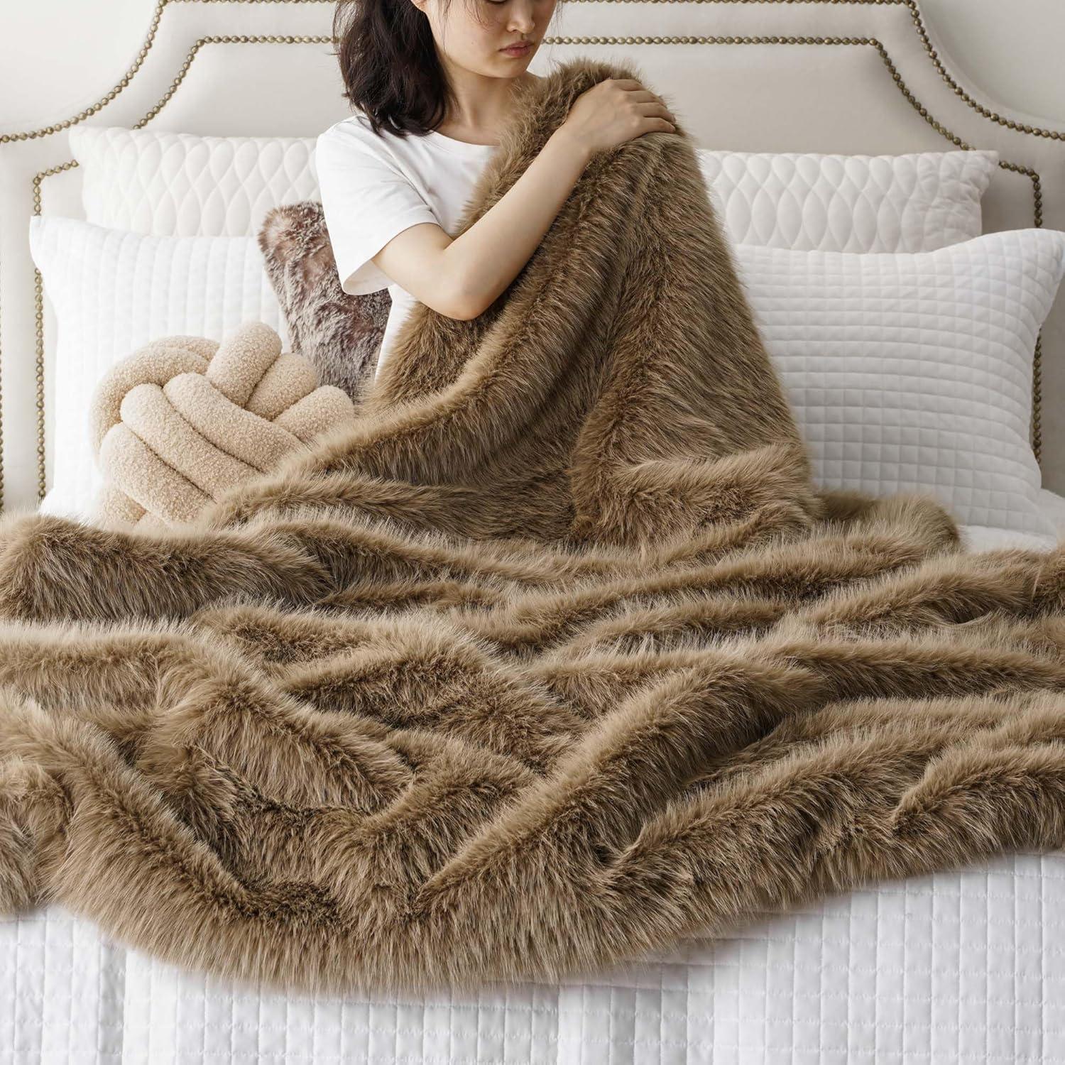 Manta de Piel Sintética BATTILO HOME 127x152cm Taupe