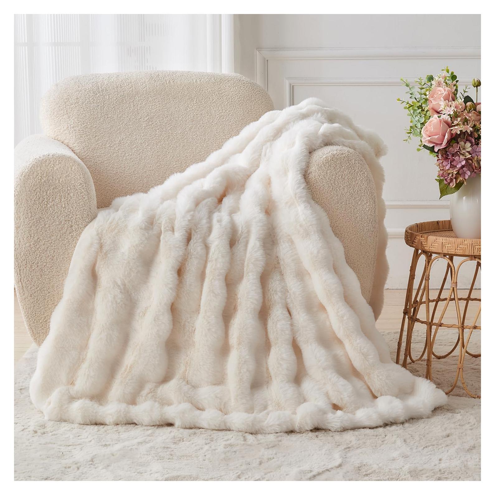 Manta de Piel Sintética Lotus Karen 127x152 cm Crema Blanco