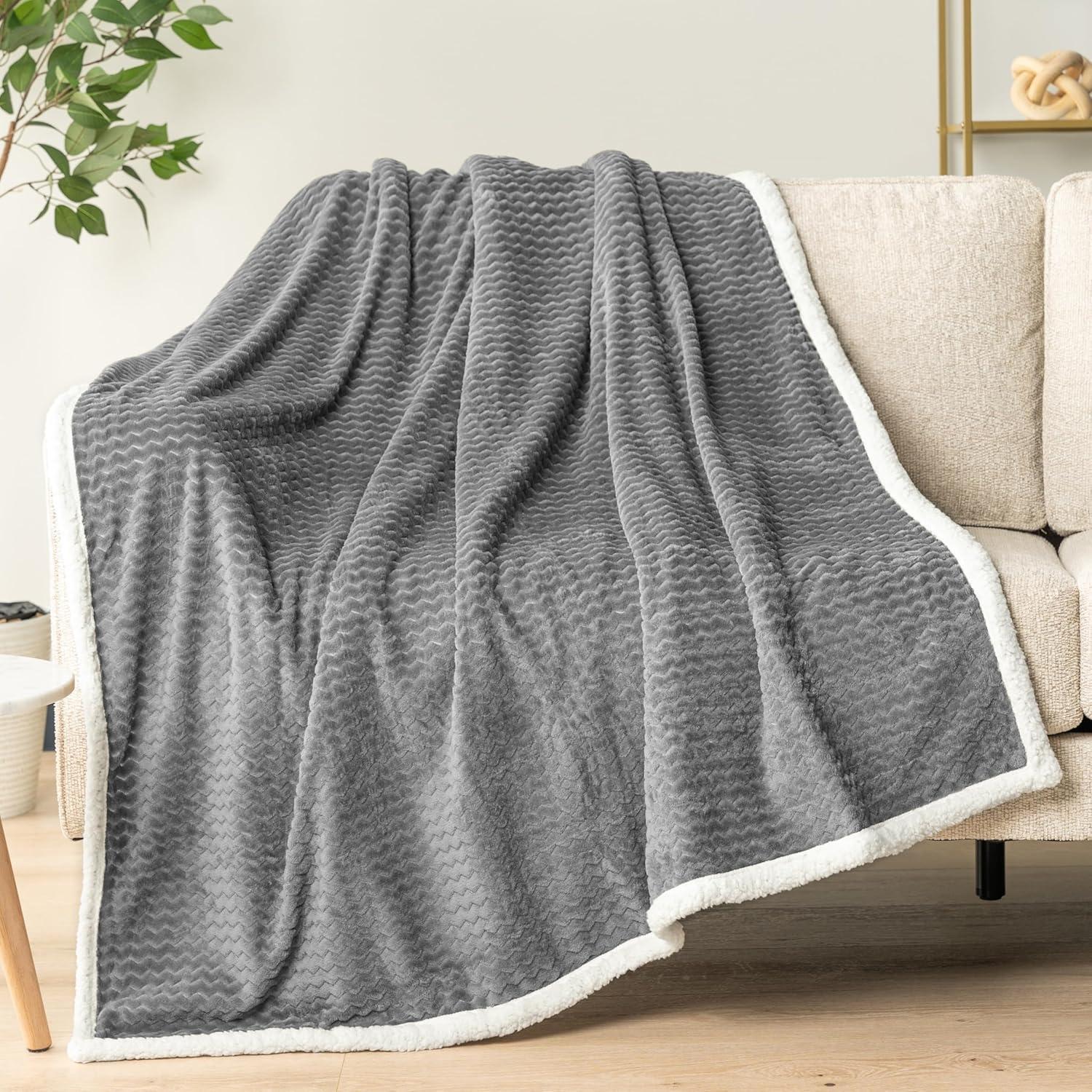 Manta de Sherpa Chevron PAVILIA Gris 127x152 cm Reversible