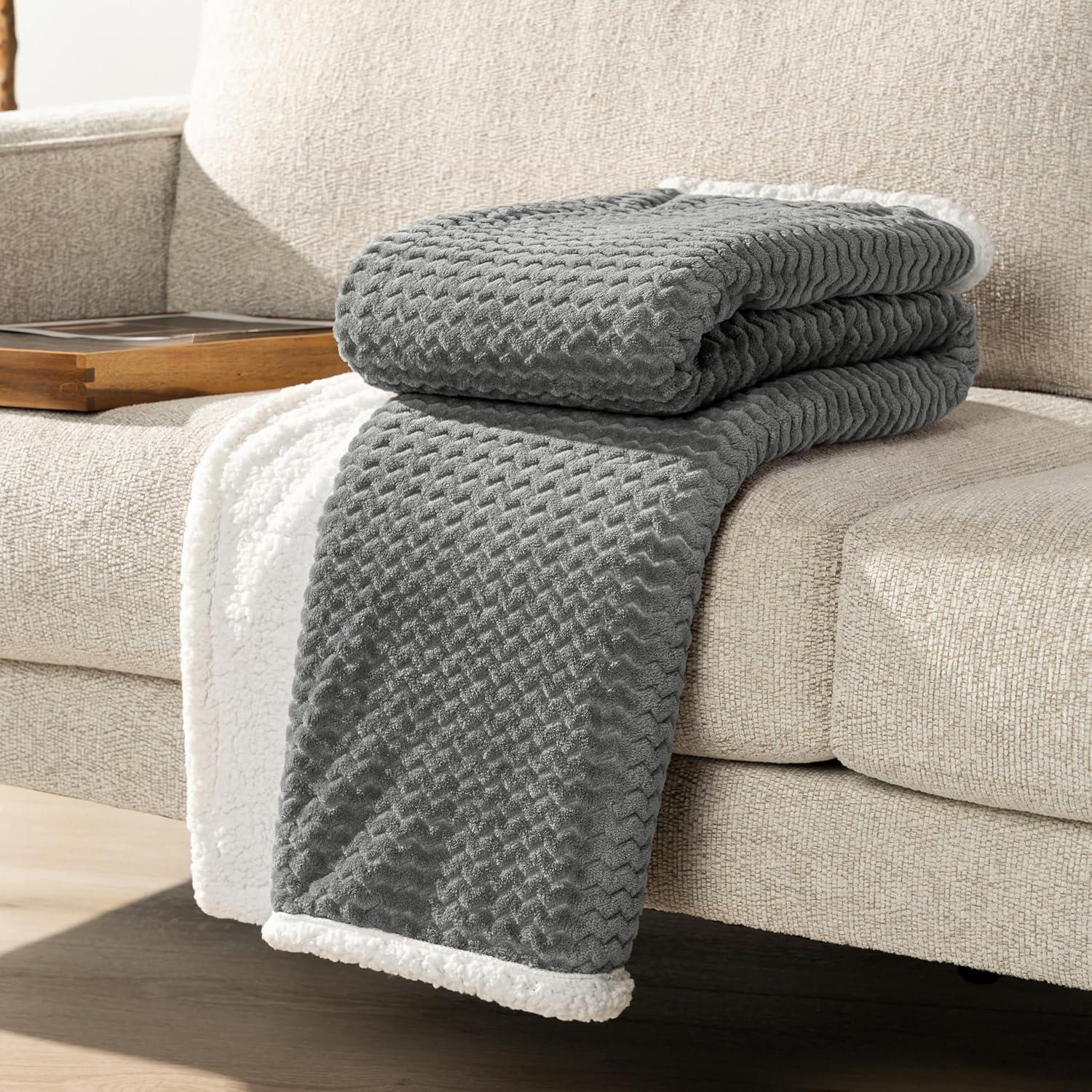 Manta de Sherpa Chevron PAVILIA Gris 127x152 cm Reversible