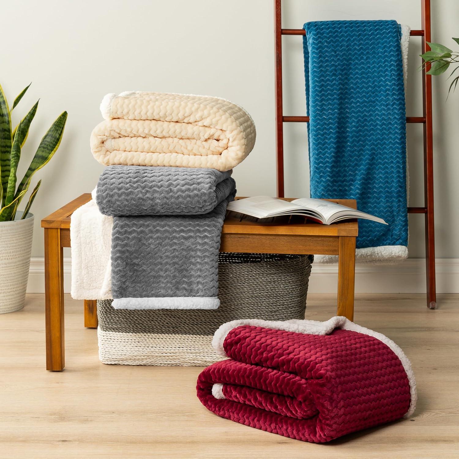 Manta de Sherpa Chevron PAVILIA Gris 127x152 cm Reversible