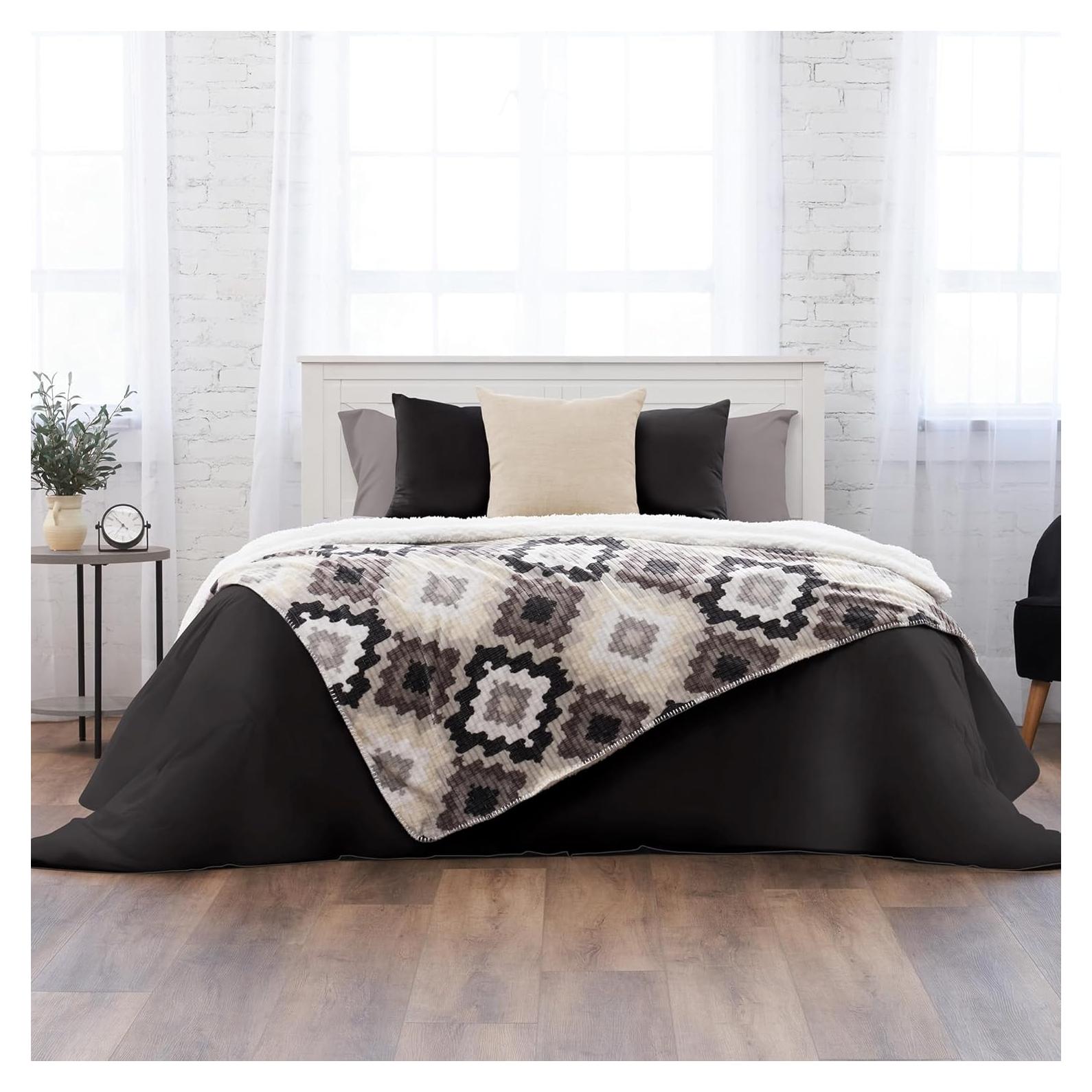 Manta de lanzamiento Northwest Nadira Ikat 127x152 cm Sherpa