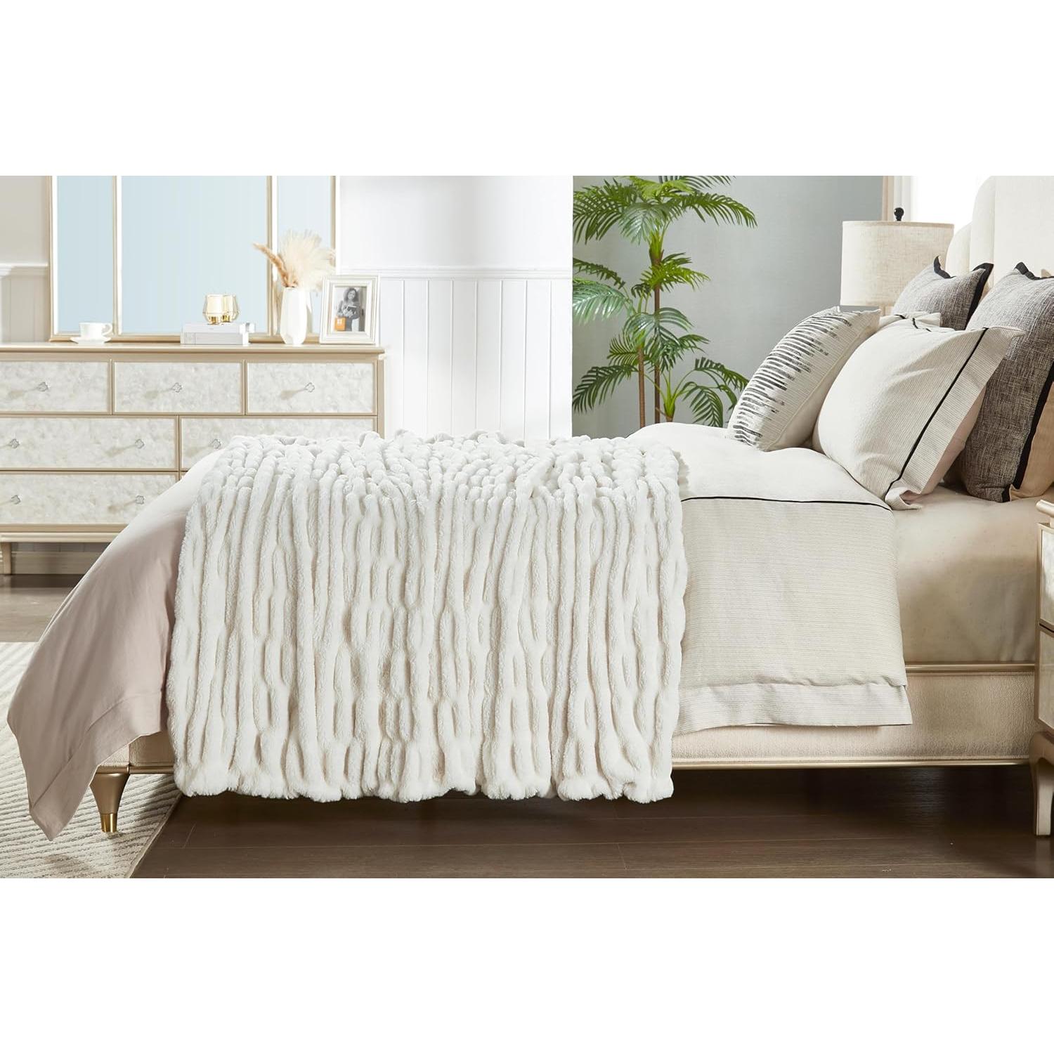 Manta de Piel de Conejo Falsa DREAMNINE 127x152 cm Blanca