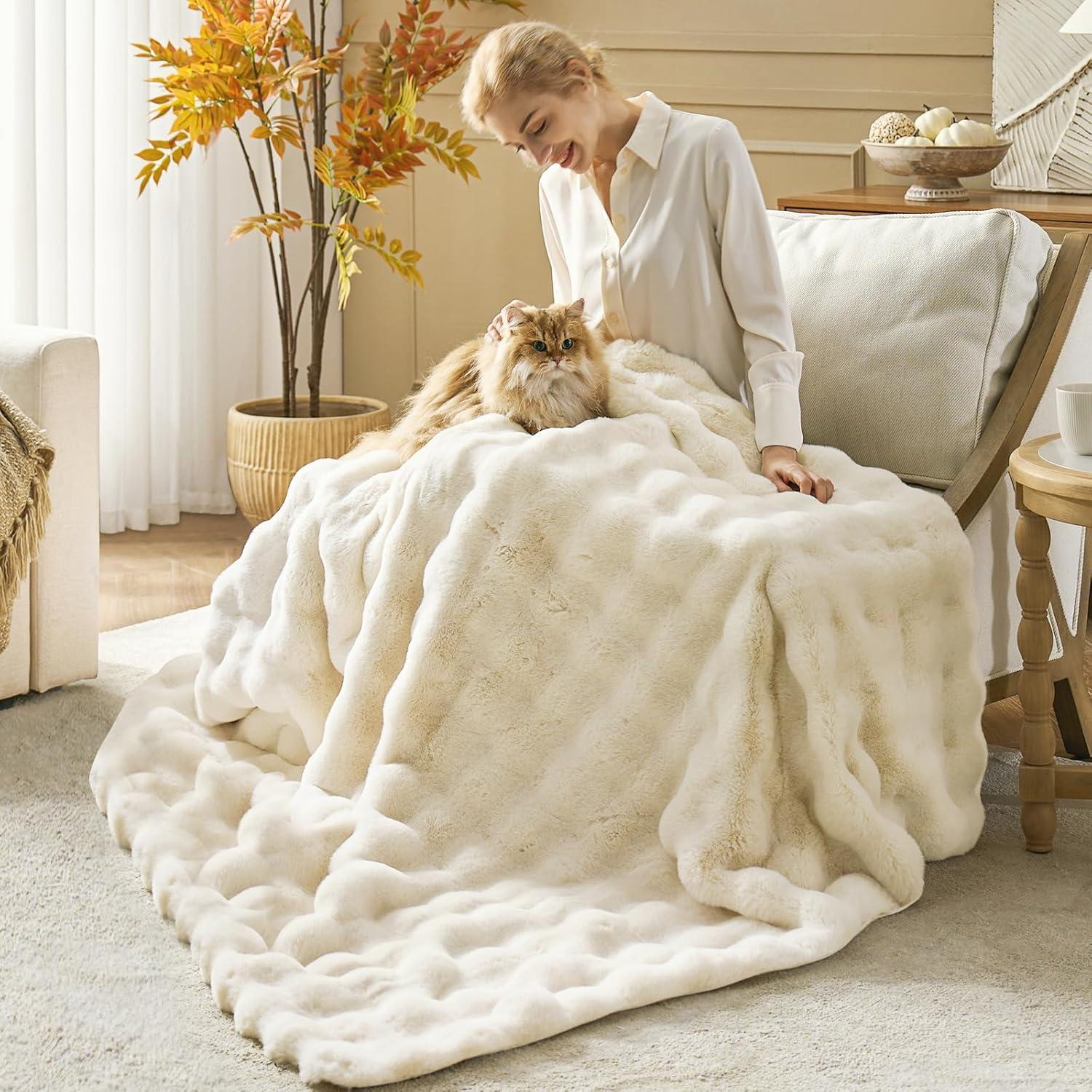 Manta de Peluche Falso de Conejo TINA'S HOME 127x152 cm Crema