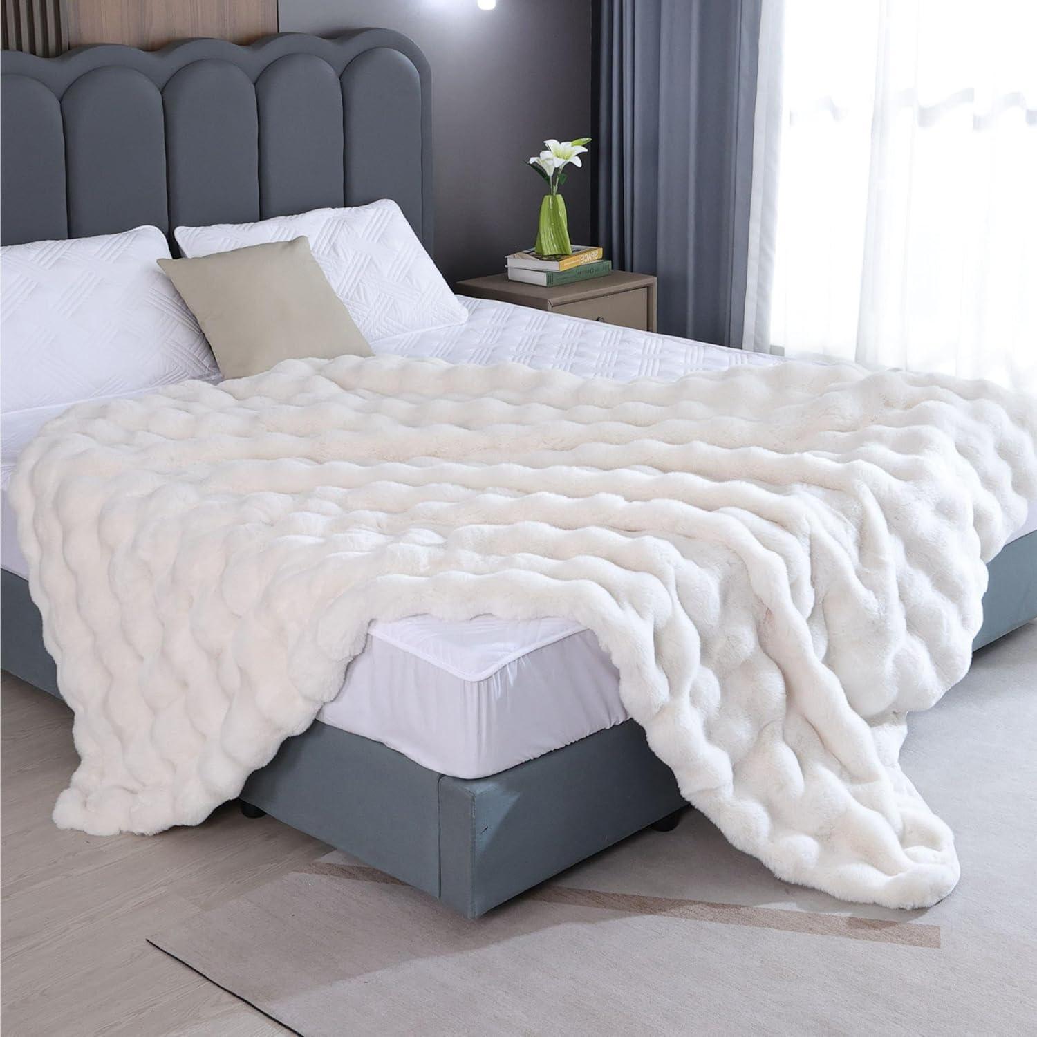 Manta de Piel de Conejo Falsa BlanketSolution 127x152 cm Crema Beige