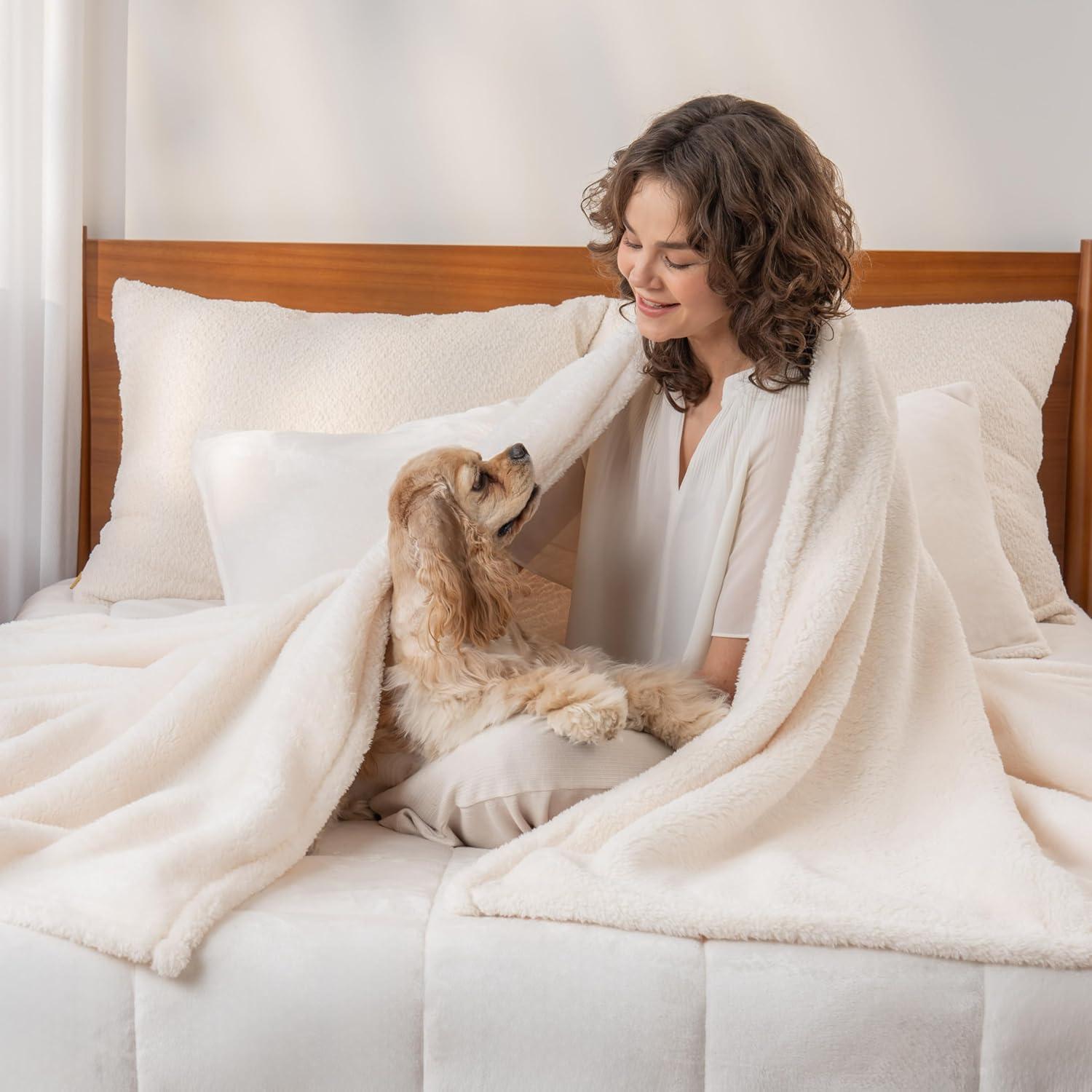 Manta de Lanzamiento Berkshire Blanket Esponjosa 127x152cm Crema