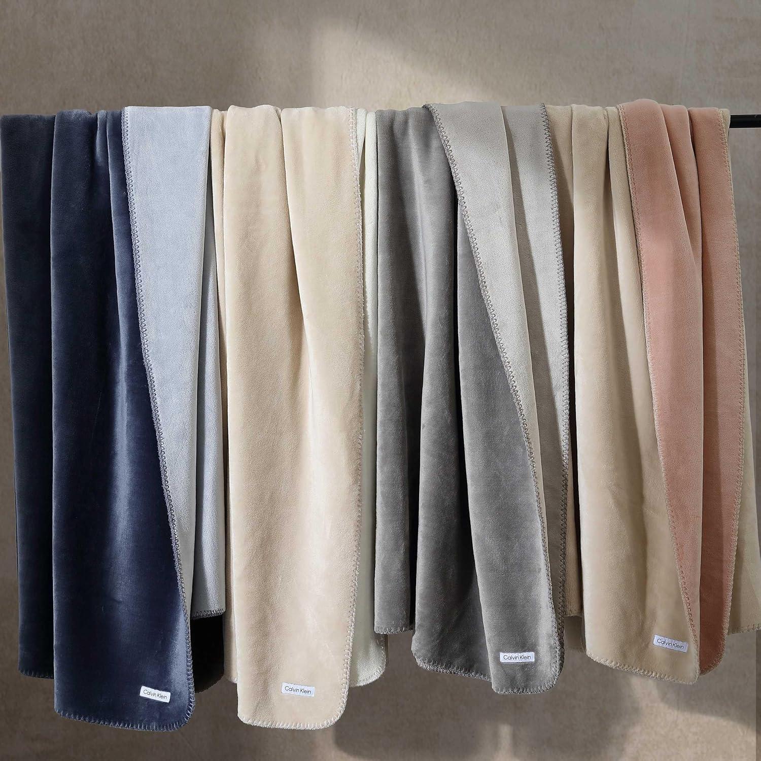 Manta de lanzamiento Calvin Klein 127x178 cm azul reversible