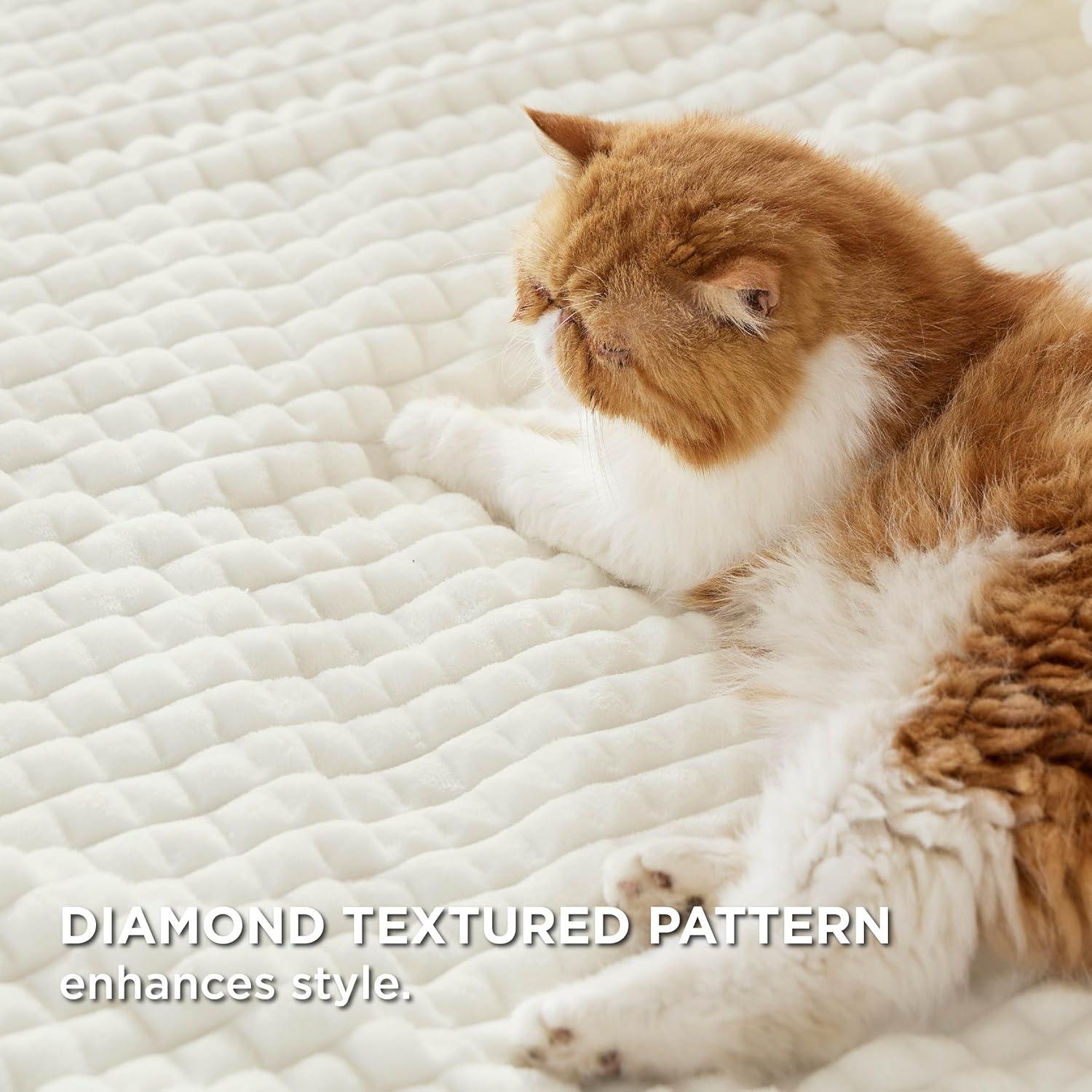 Manta de Lanzar Bedsure Blanca 127x152 cm Suave y Acogedora