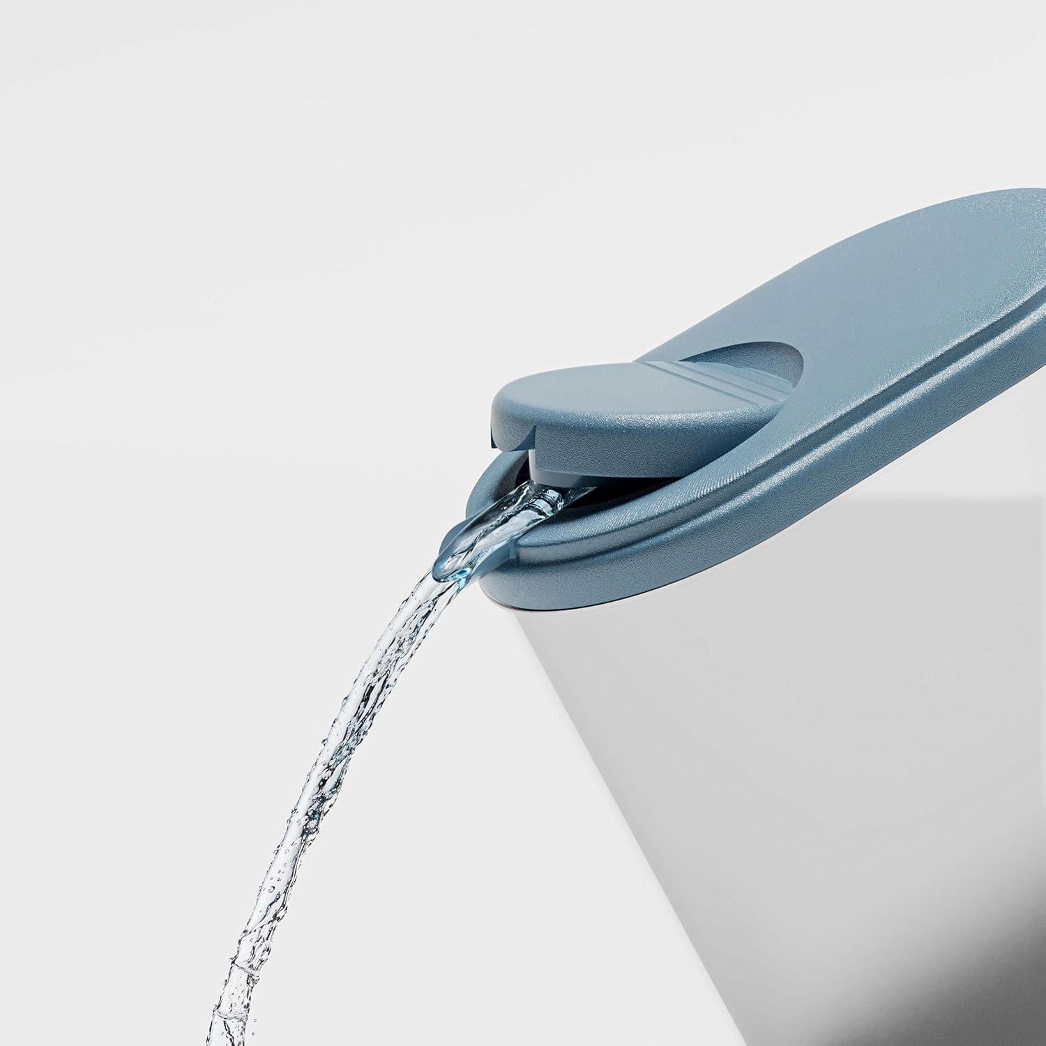 Jarra de Agua Plástica Tribello 3.8 L con Tapa y Pico Pivotante