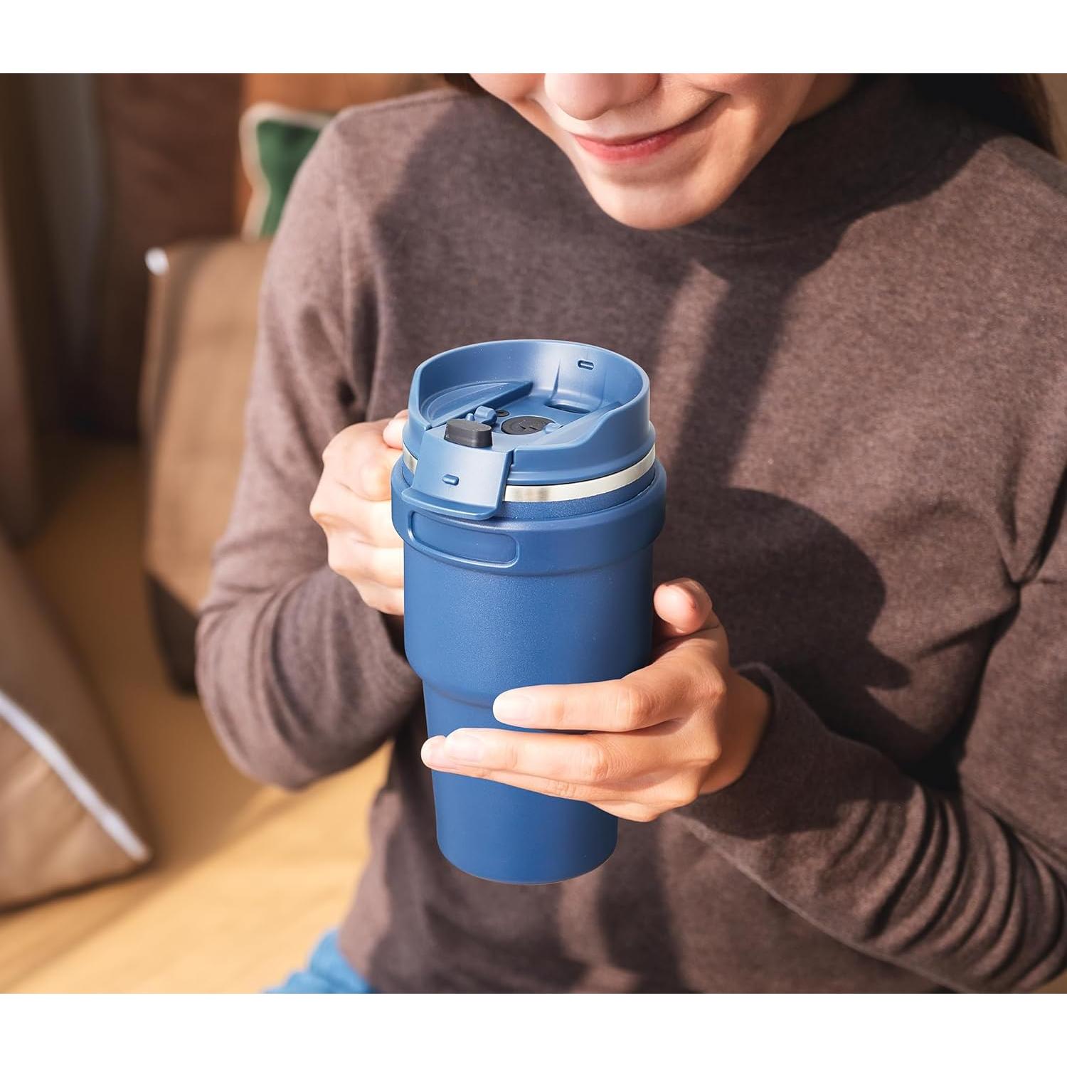 Taza de café aislada CIVAGO 20 oz con tapa y popote negra