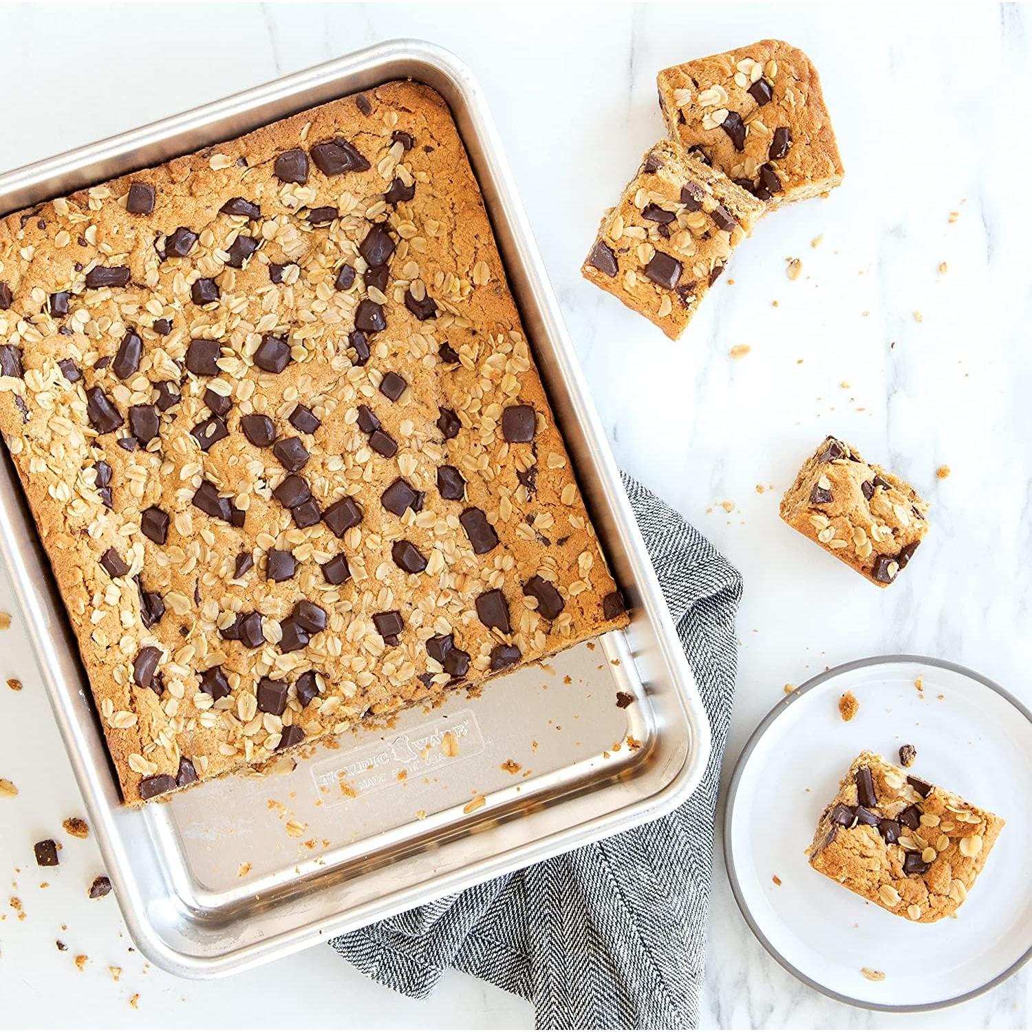 Bandeja para Pasteles Nordic Ware 9x13 cm con Tapa de Aluminio