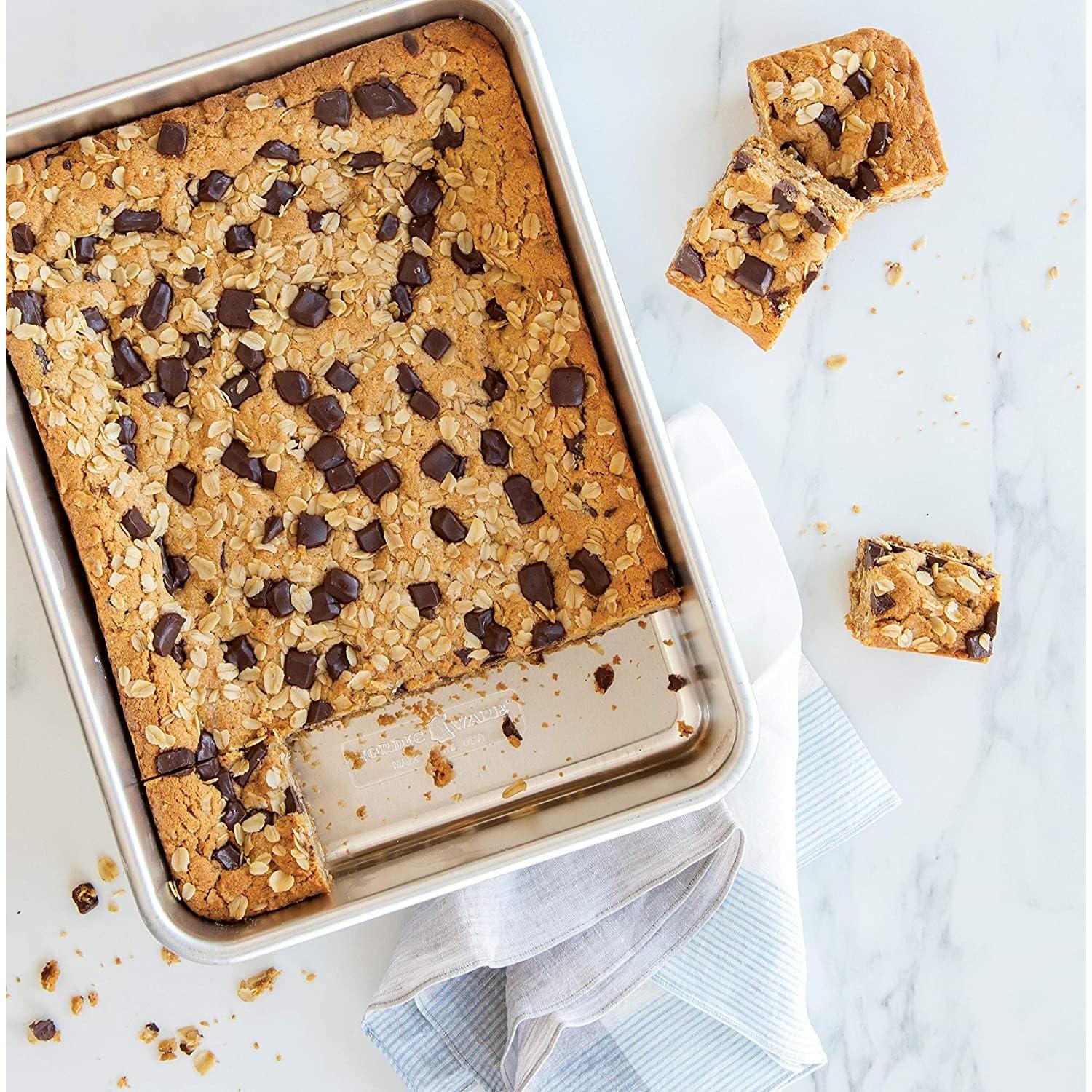 Bandeja para Pasteles Nordic Ware 9x13 cm con Tapa de Aluminio