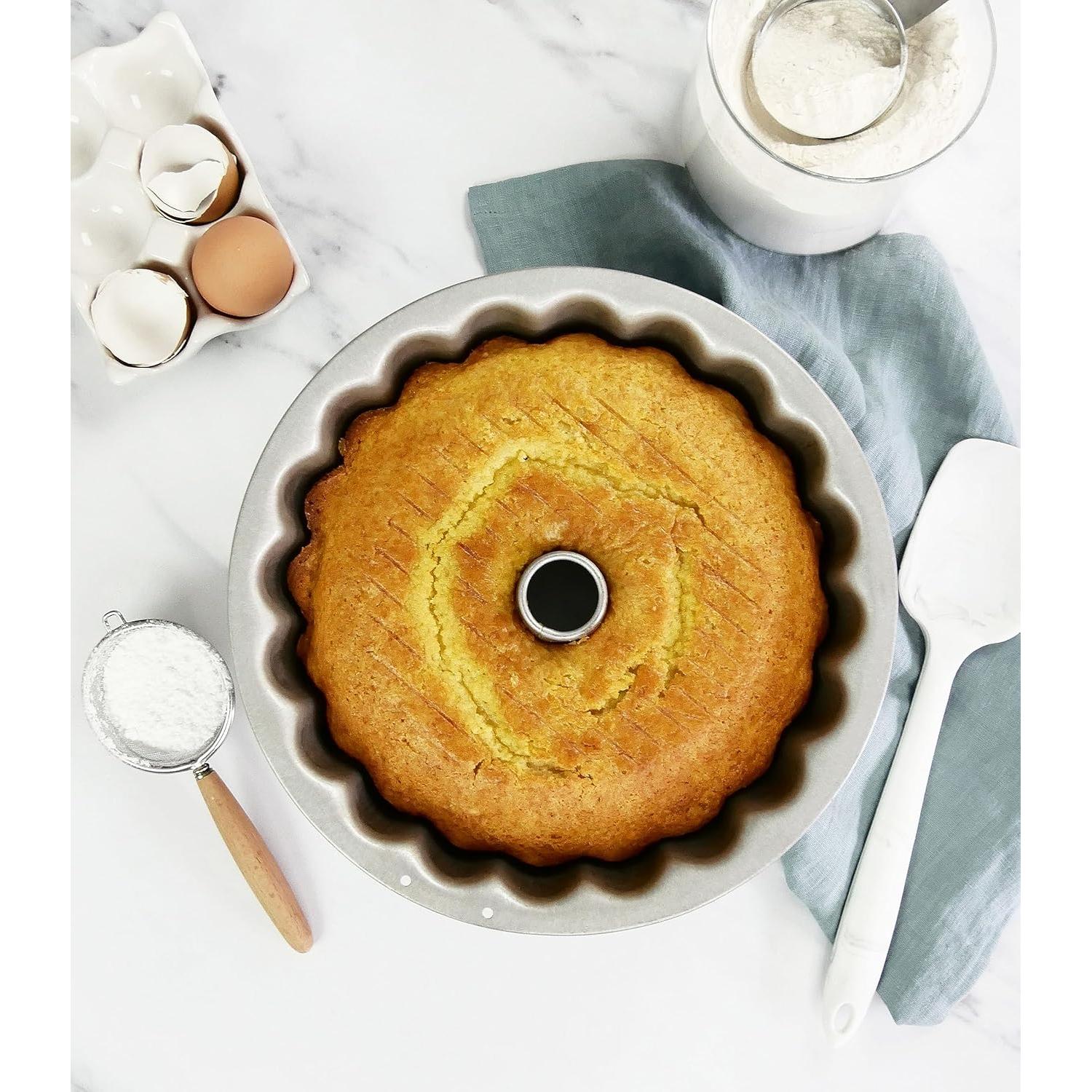 Molde para Pastel en Tubo USA Pan 26 cm Ondulado Antiadhesivo