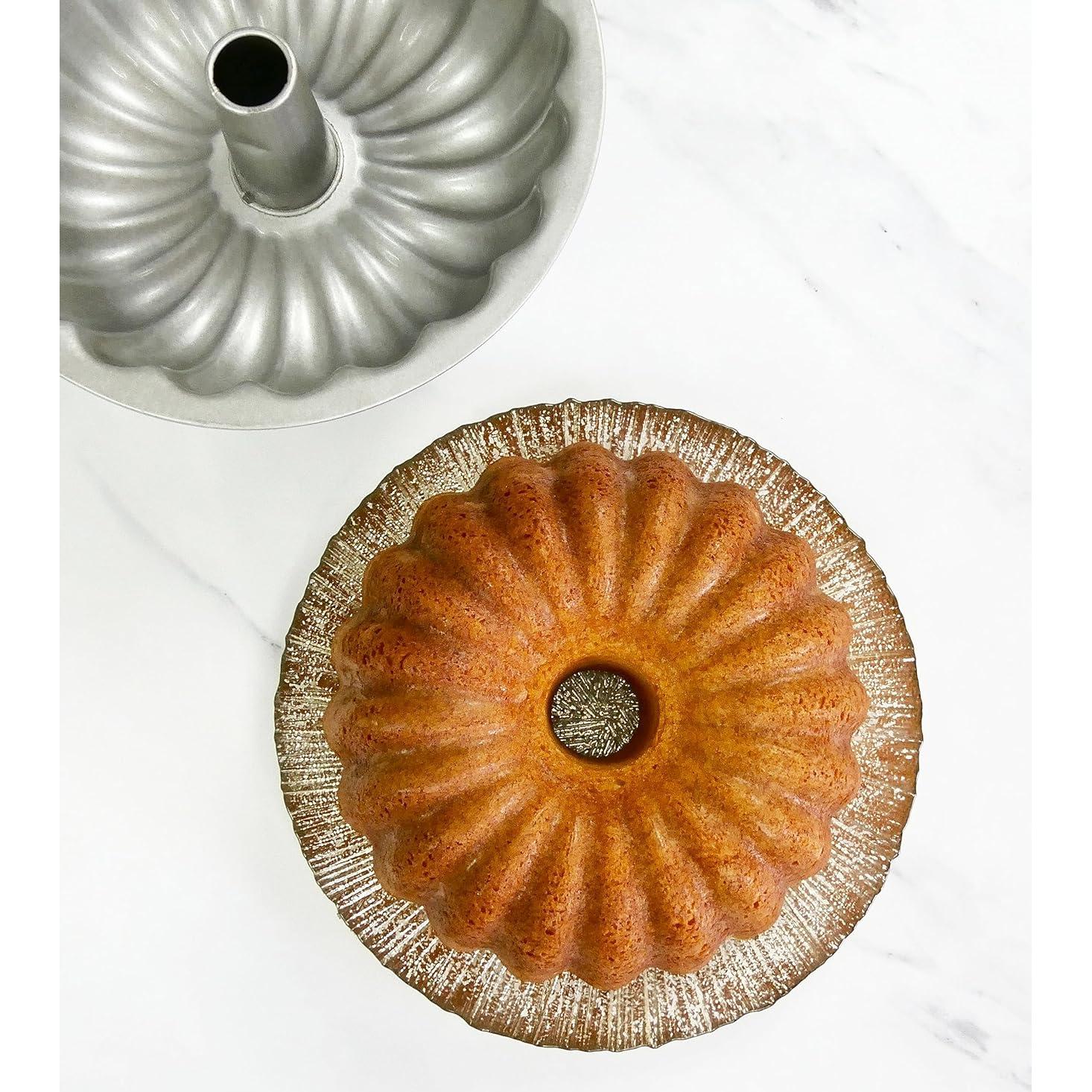 Molde para Pastel en Tubo USA Pan 26 cm Ondulado Antiadhesivo